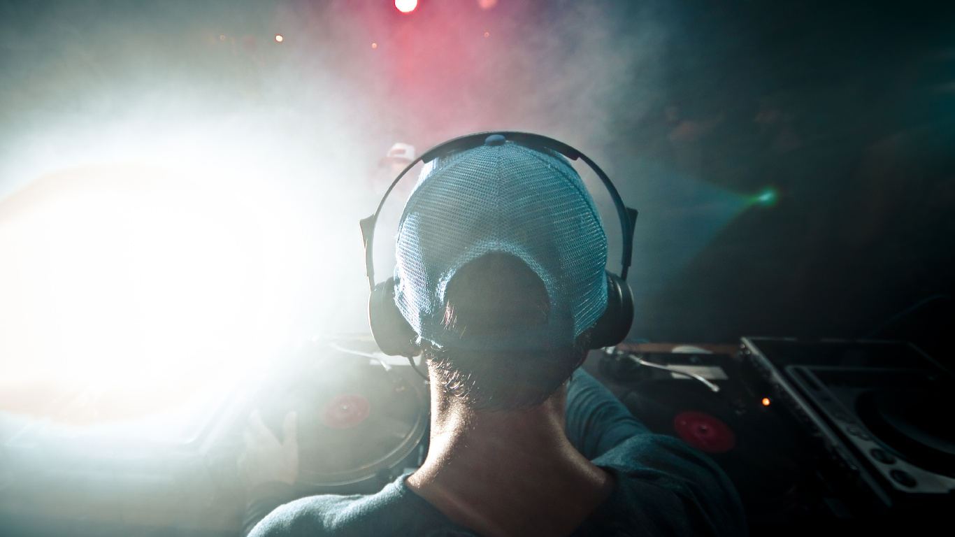 Música Electrónica de Baile, Espacio, Disc Jockey, Audio, Disco Fonográfico. Wallpaper in 1366x768 Resolution