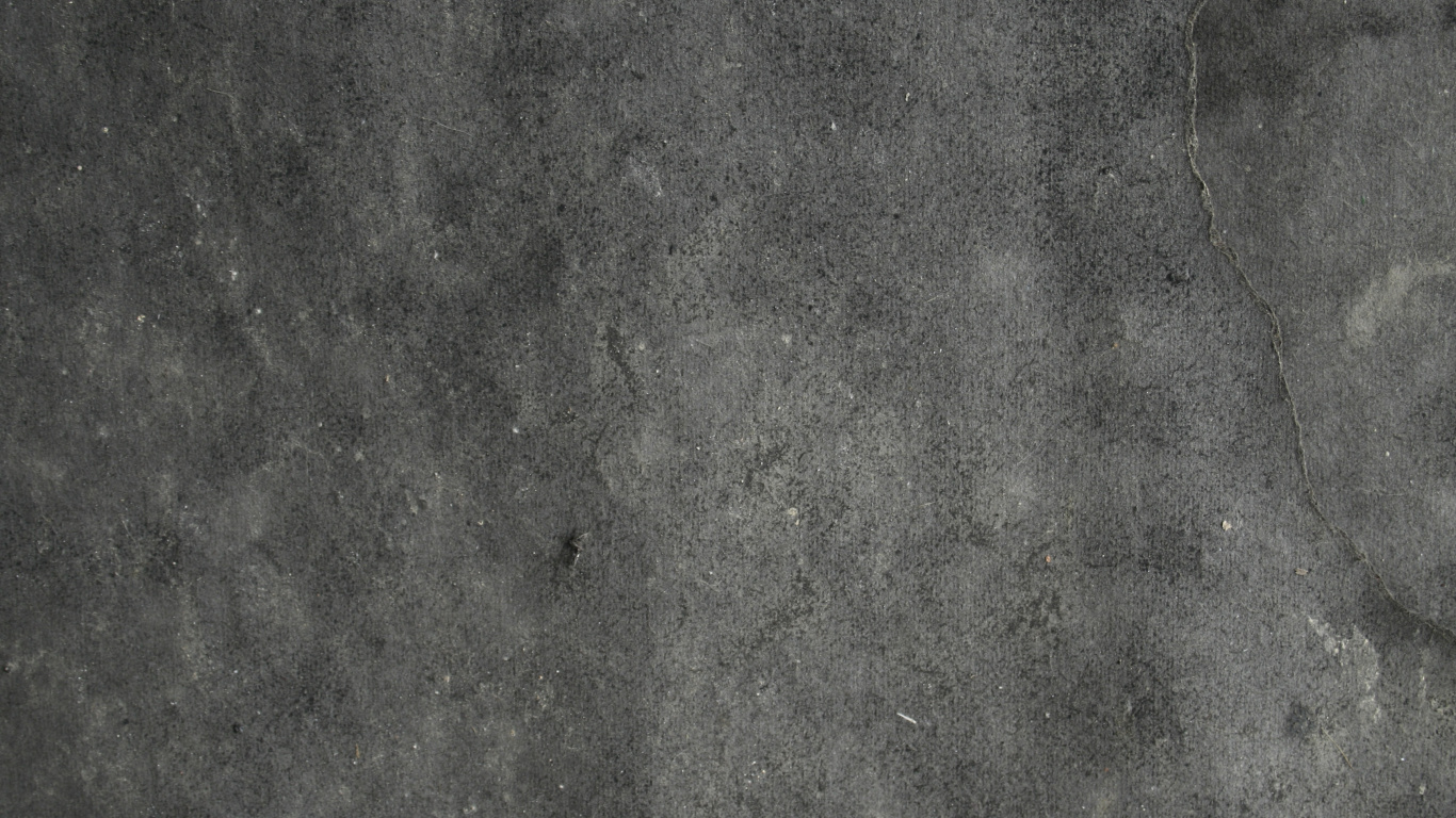 Persona Con Zapatos Negros de Pie Sobre un Piso de Concreto Gris. Wallpaper in 1366x768 Resolution