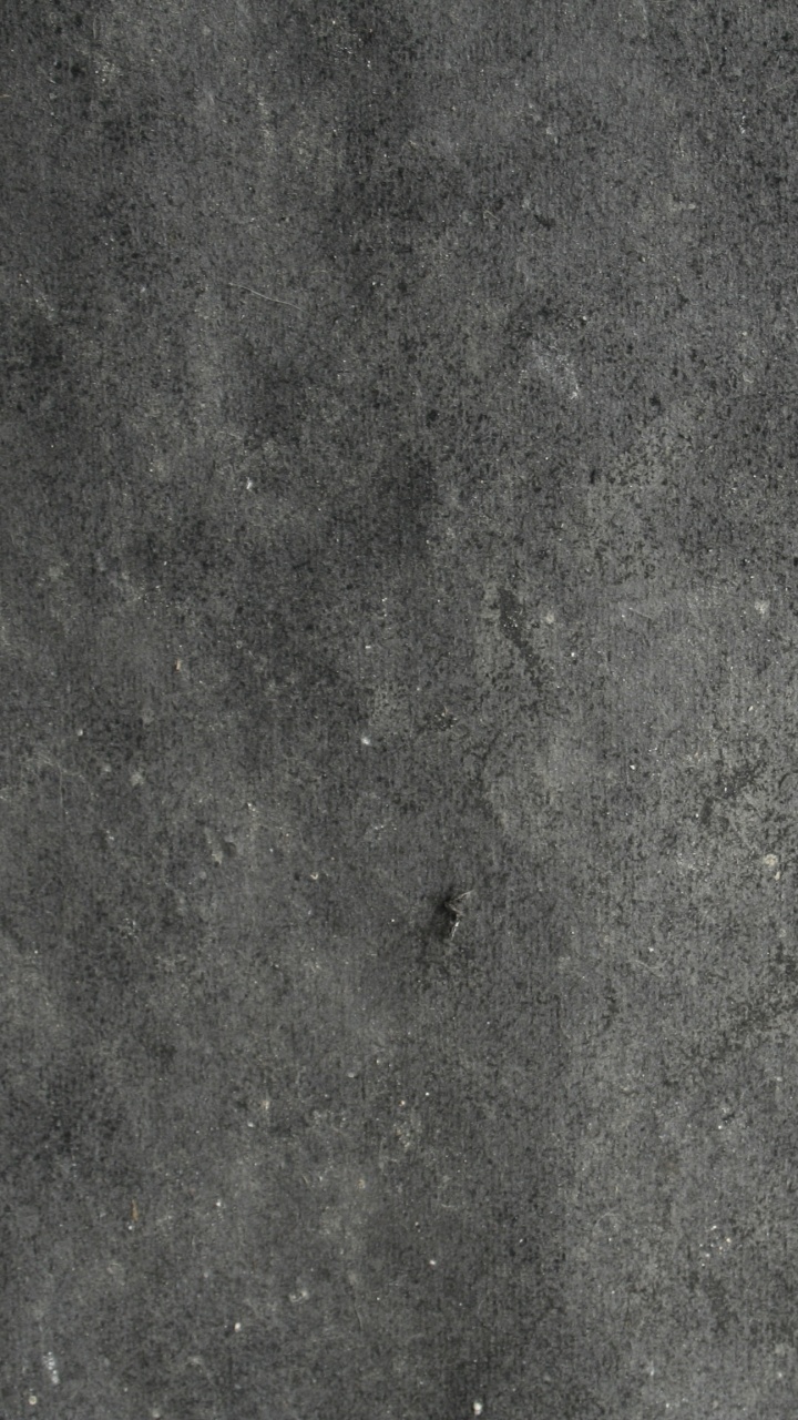 Person in Schwarzen Schuhen, Die Auf Grauem Betonboden Steht. Wallpaper in 720x1280 Resolution