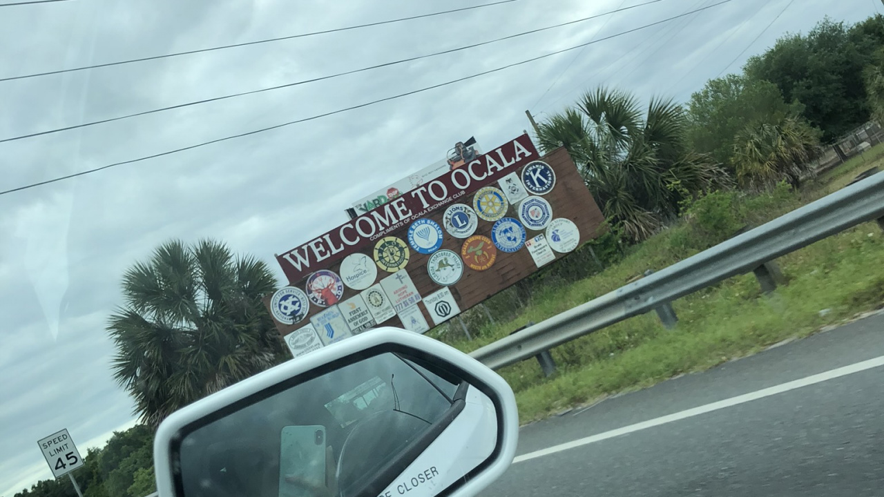 Windschutzscheibe, König, Kfz-Spiegel, Road, Overhead Power Line. Wallpaper in 1280x720 Resolution