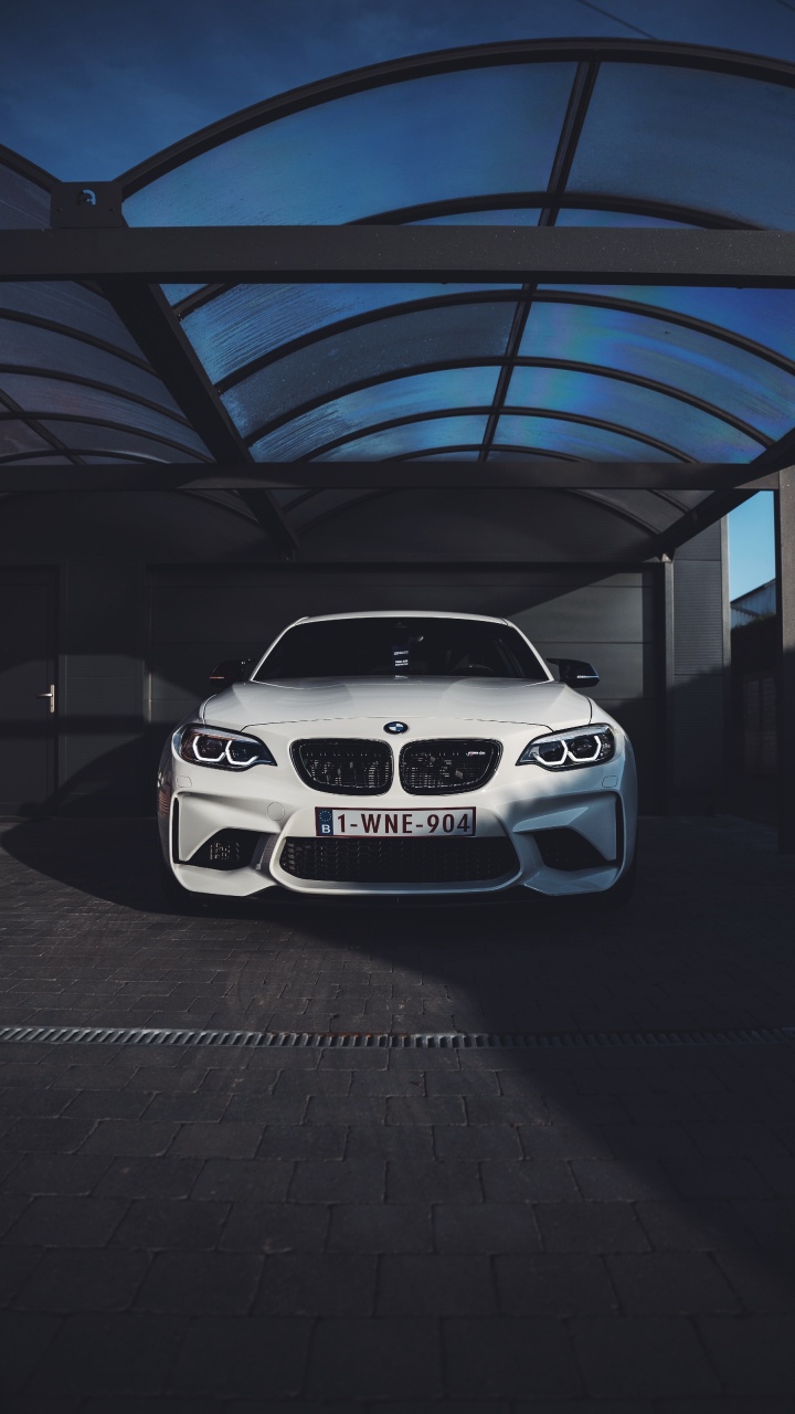 Bmw m 3 Blanco en el Estacionamiento. Wallpaper in 720x1280 Resolution