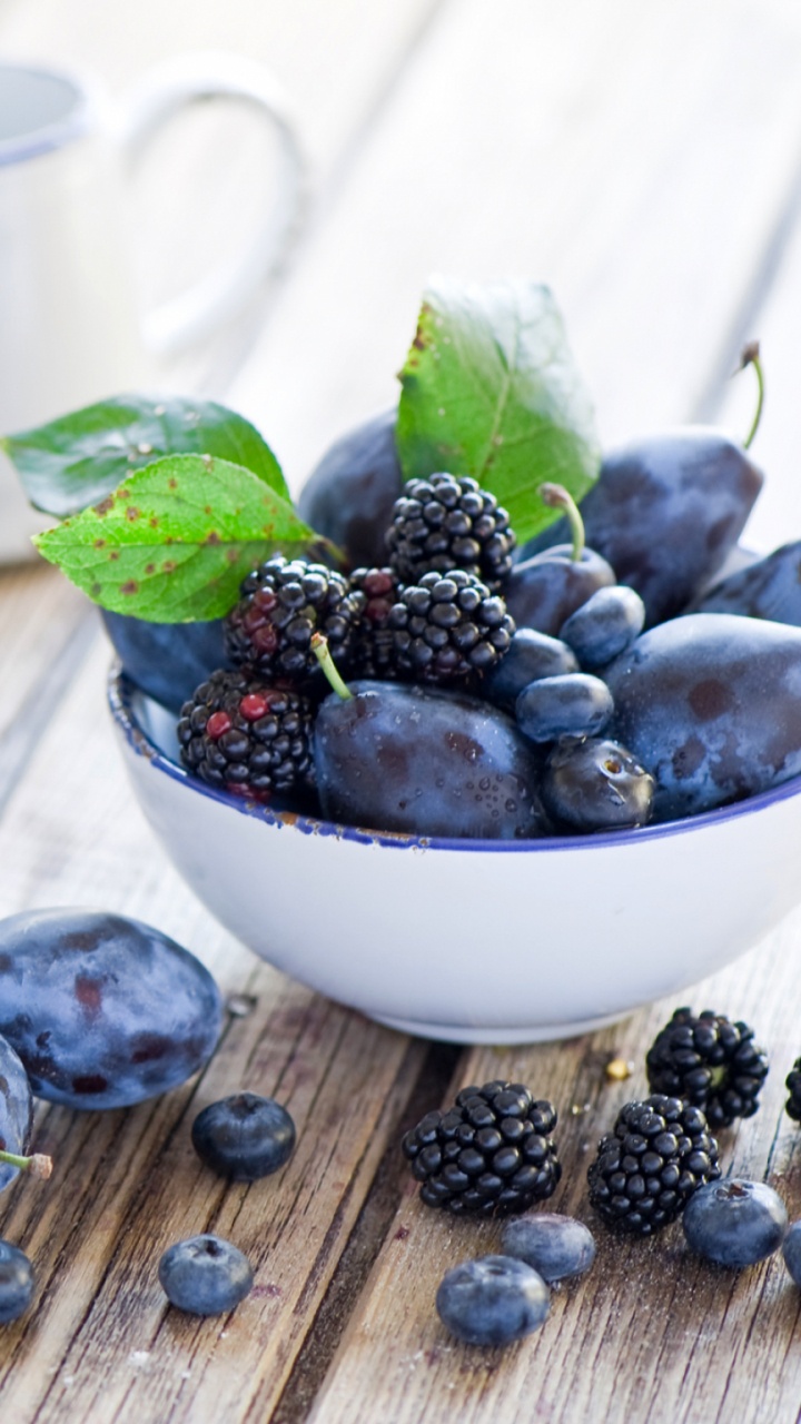 Blue Berries on White Ceramic Bowl. Wallpaper in 720x1280 Resolution