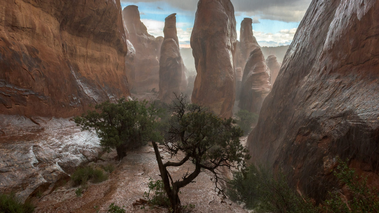 Brown Rock Formation Under Blue Sky During Daytime. Wallpaper in 1280x720 Resolution