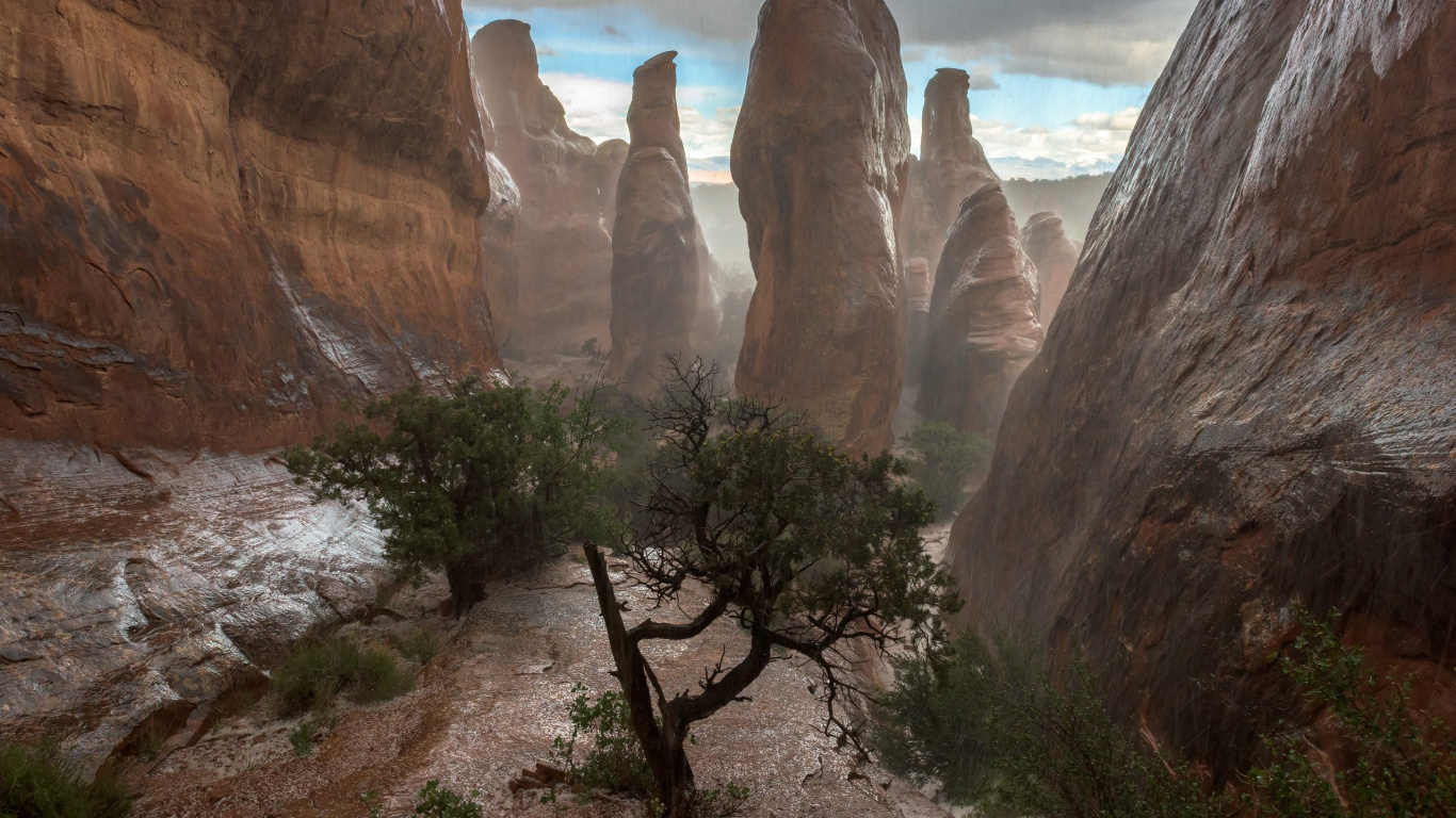 Brown Rock Formation Under Blue Sky During Daytime. Wallpaper in 1366x768 Resolution