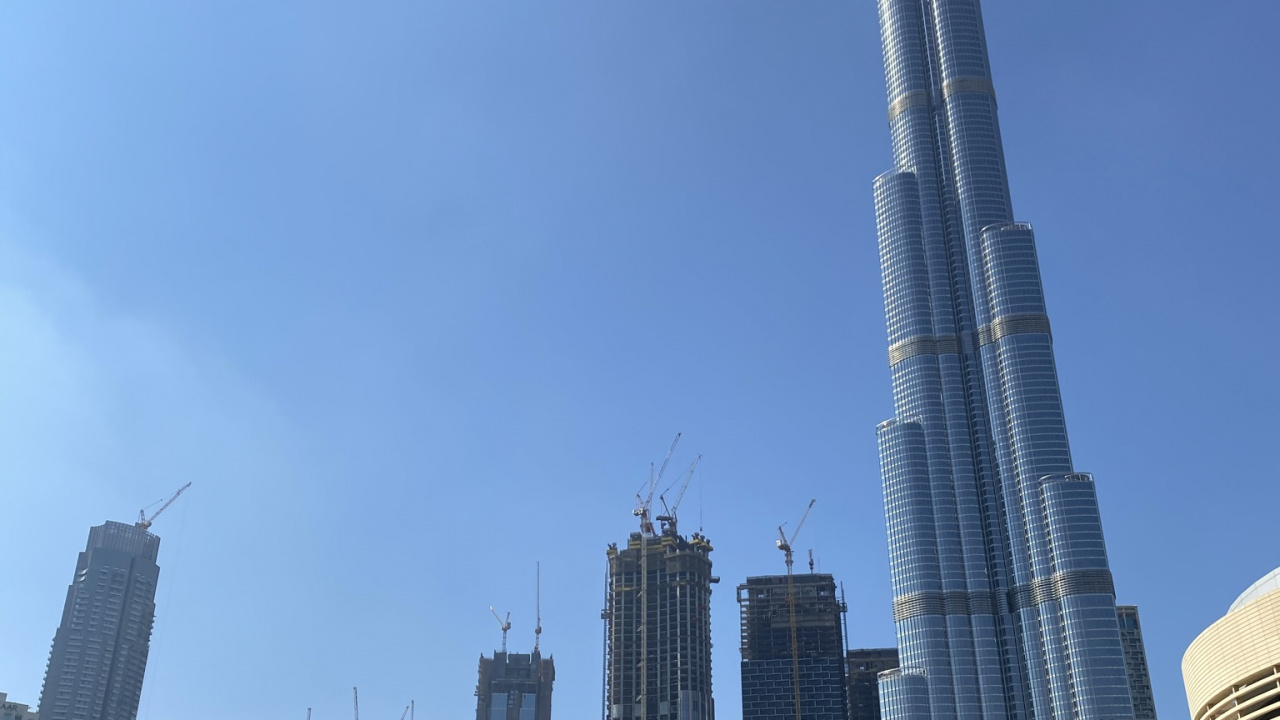 Dubai, Burj Khalifa, Skyscraper, Tower Block, Daytime. Wallpaper in 1280x720 Resolution