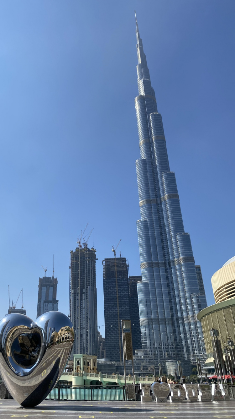Dubai, Burj Khalifa, Wolkenkratzer, Tower Block, Tageszeit. Wallpaper in 750x1334 Resolution
