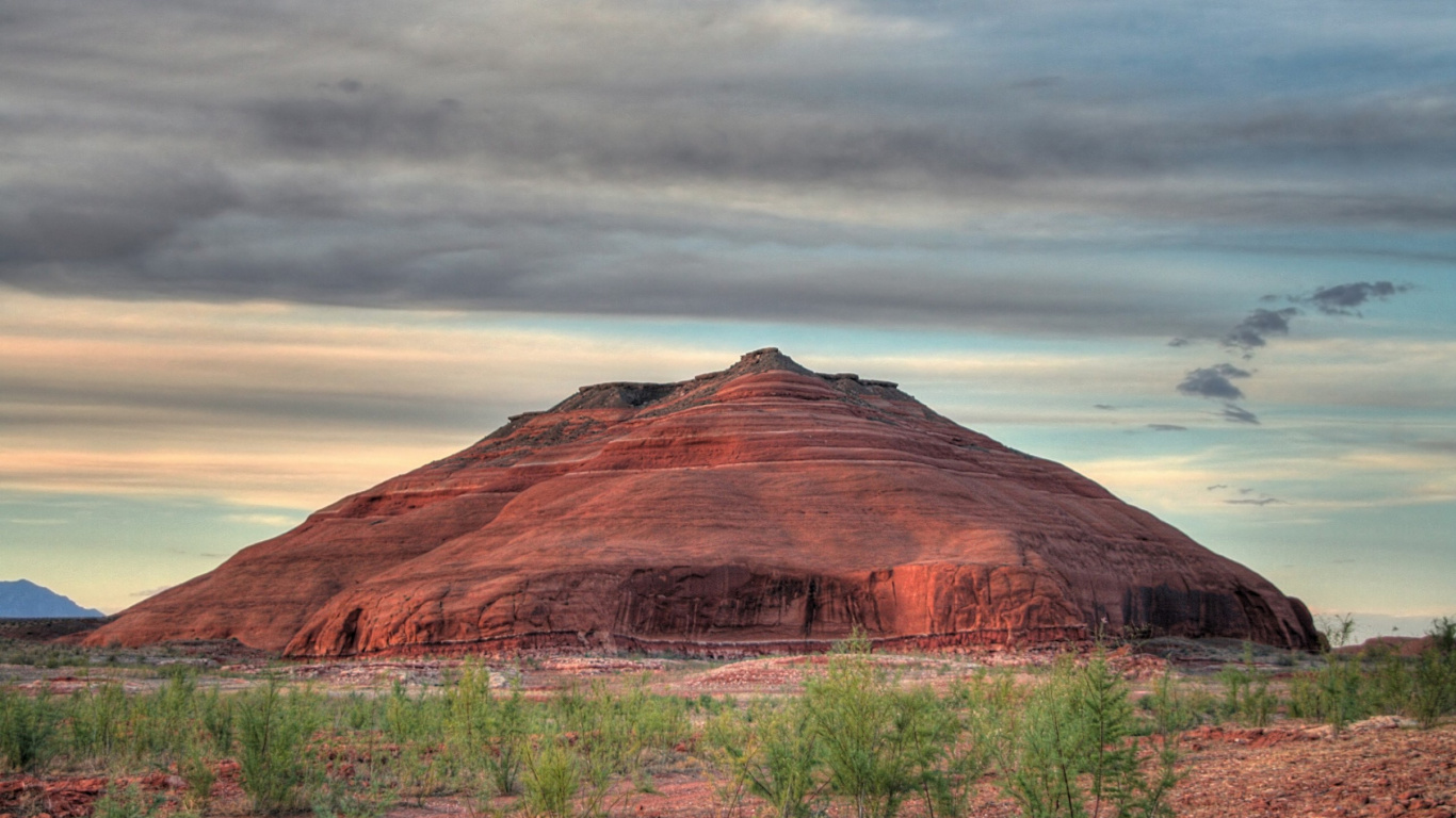 Brown Mountain Under Cloudy Sky During Daytime. Wallpaper in 1366x768 Resolution