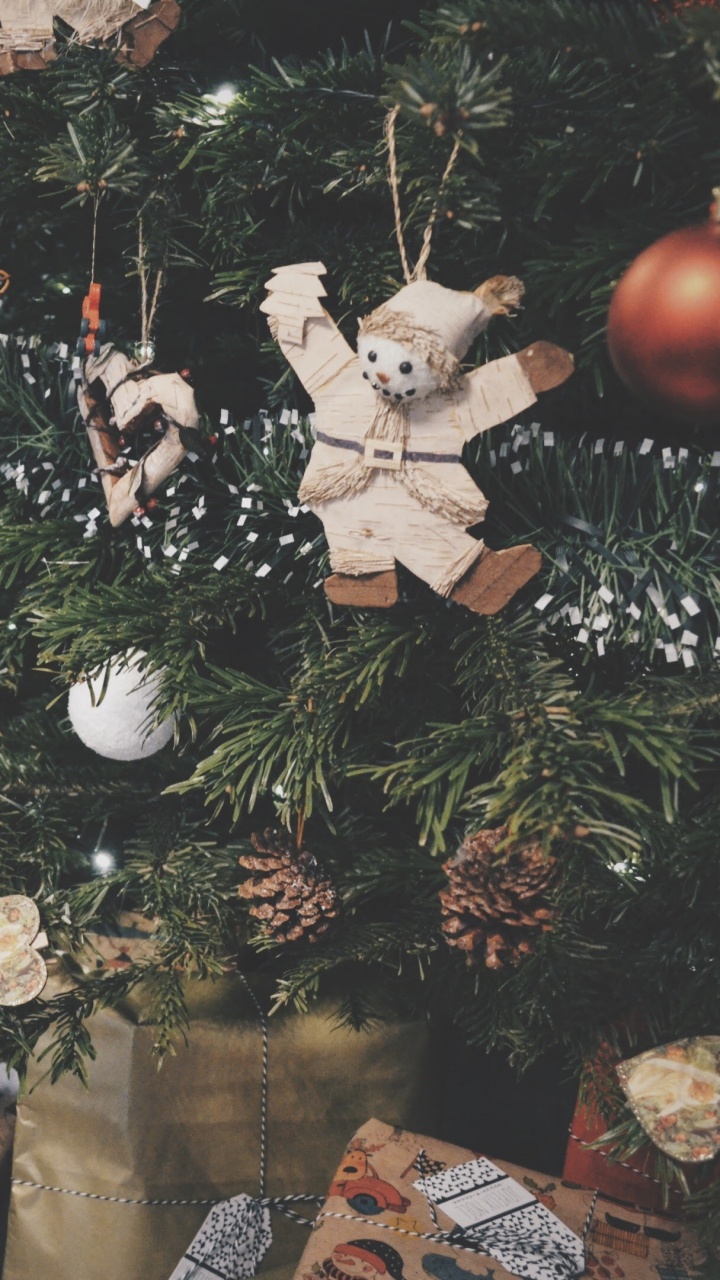 Weihnachten, Weihnachtsbaum, Christmas Ornament, Stilleben, Innenarchitektur. Wallpaper in 720x1280 Resolution