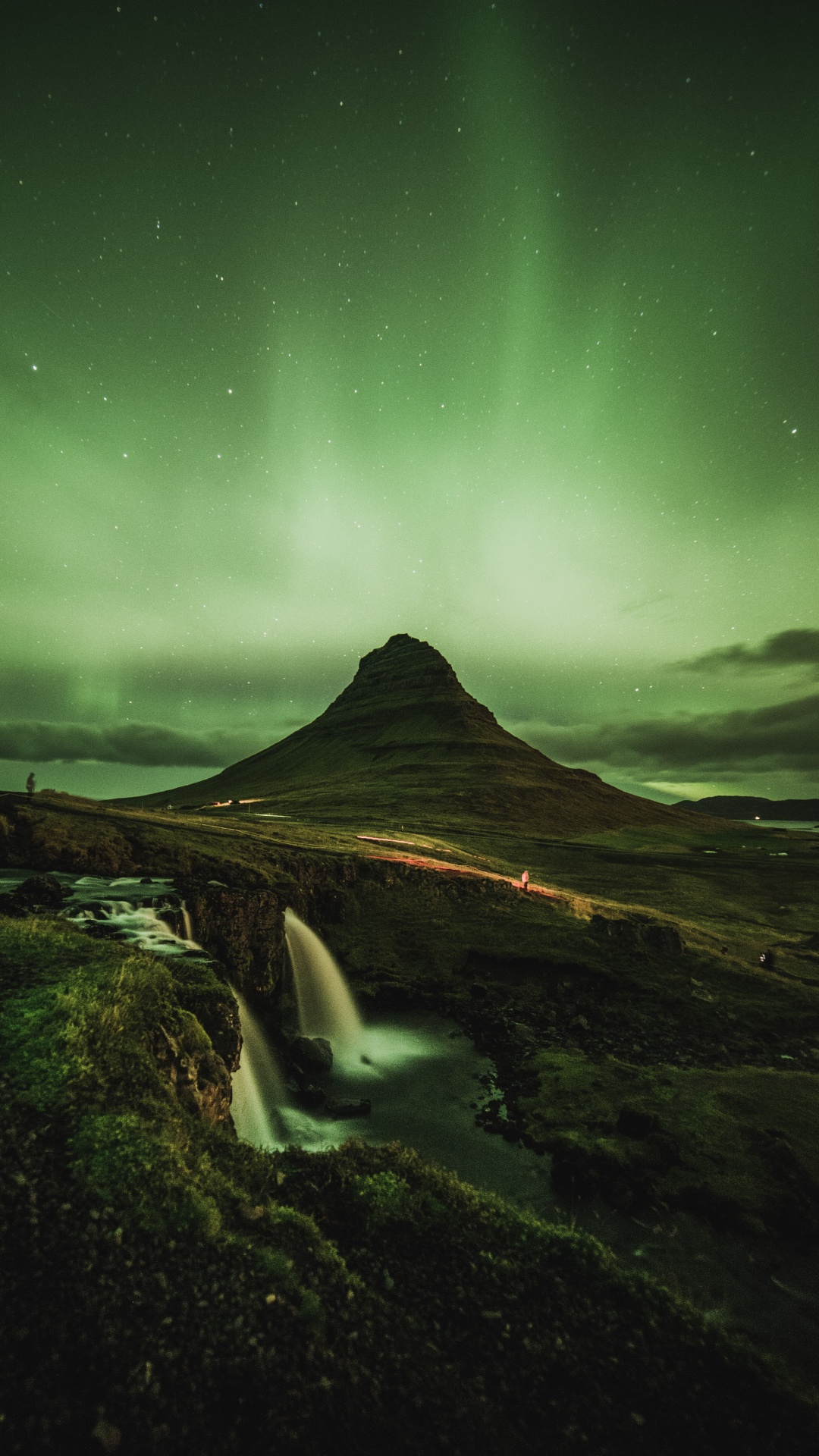 Parque Khaitan, Kirkjufell, Aurora, Viajes a Islandia, Ambiente. Wallpaper in 1080x1920 Resolution