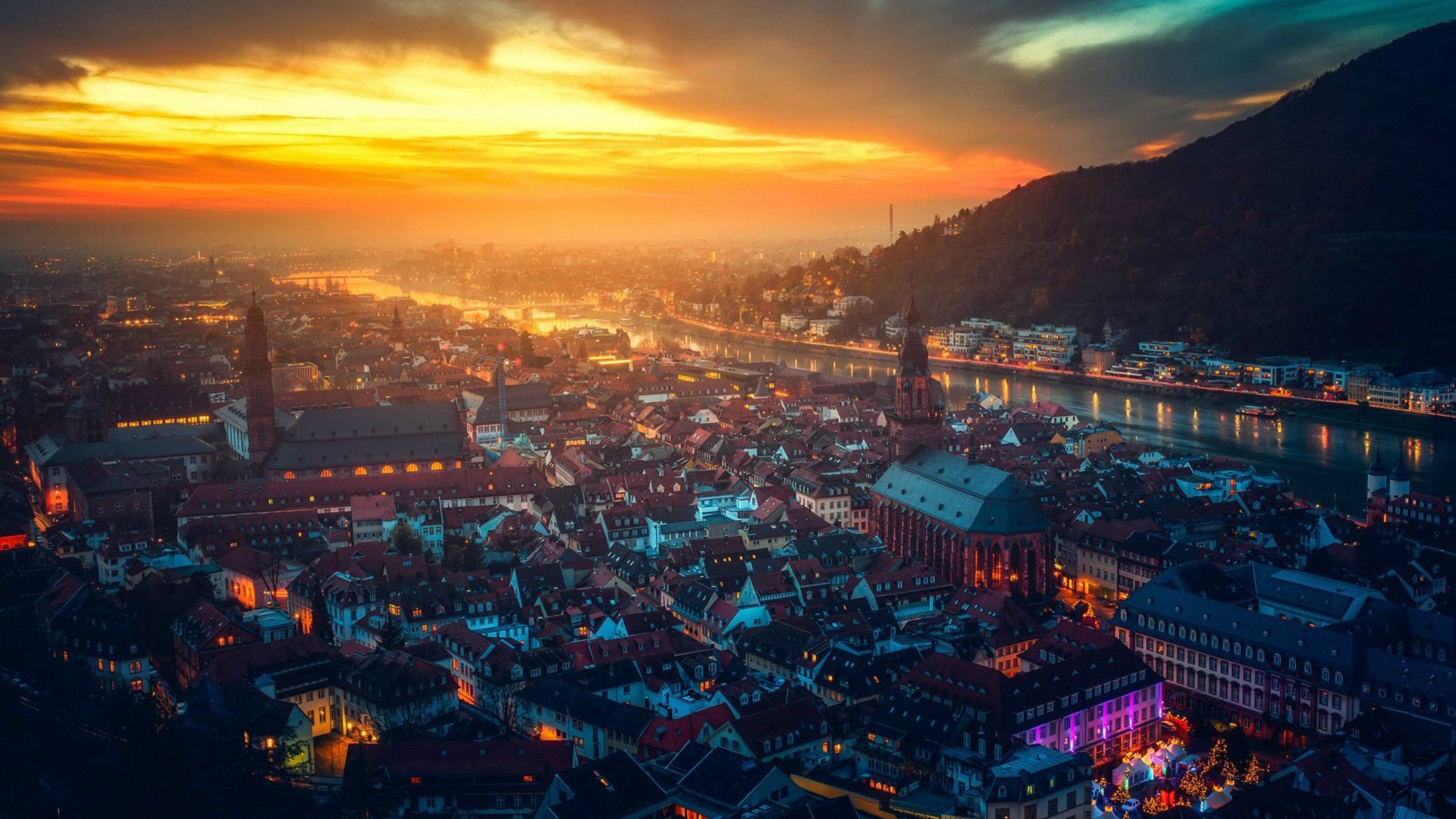 Vue Aérienne de la Ville au Coucher du Soleil. Wallpaper in 1920x1080 Resolution