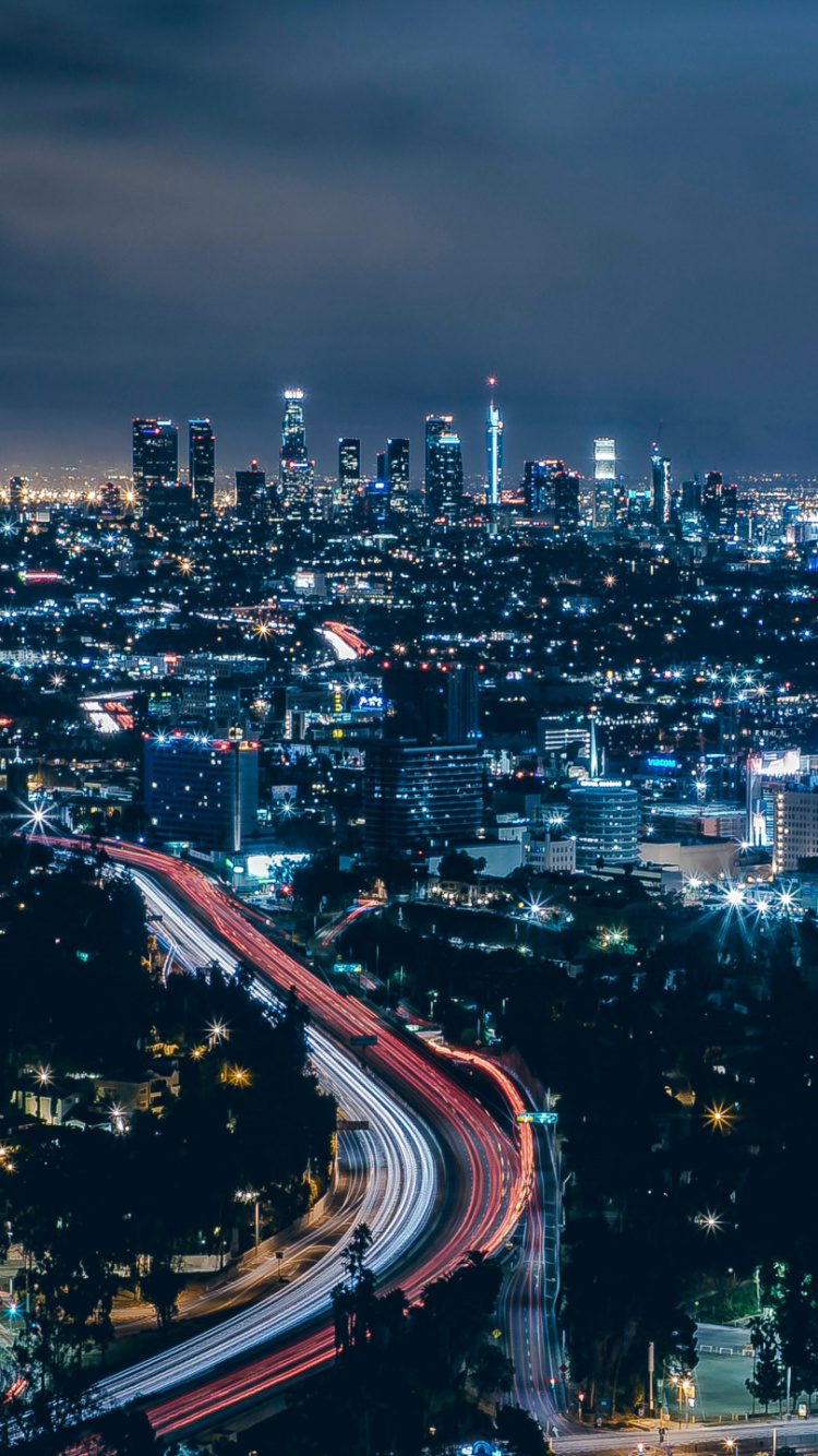 Lichter Der Stadt Während Der Nacht. Wallpaper in 750x1334 Resolution