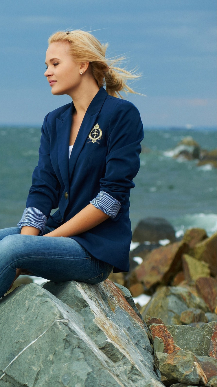 Meer, Ozean, Jean, Frau, Urlaub. Wallpaper in 750x1334 Resolution