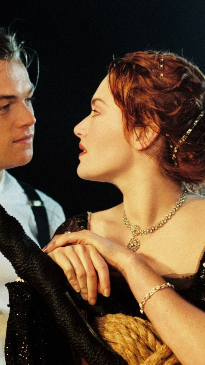 Homme en Chemise Blanche à Côté de la Femme en Robe Noire. Wallpaper in 720x1280 Resolution