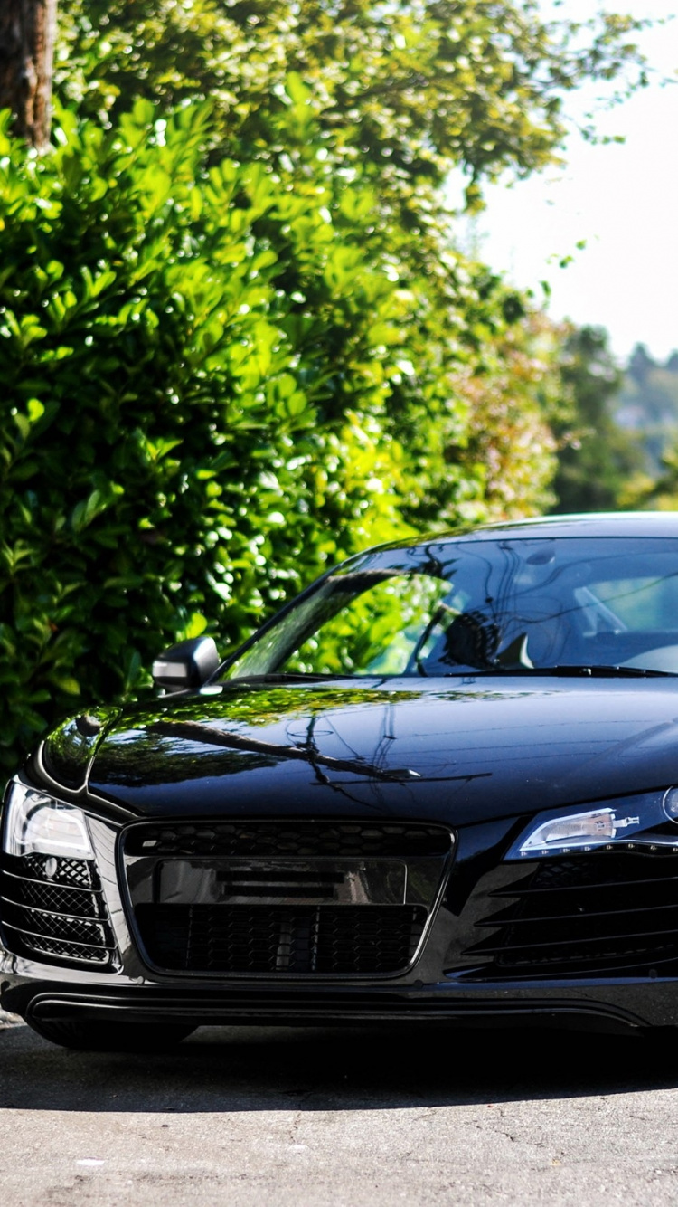 Schwarzes Mercedes Benz Coupé Tagsüber Unterwegs. Wallpaper in 750x1334 Resolution