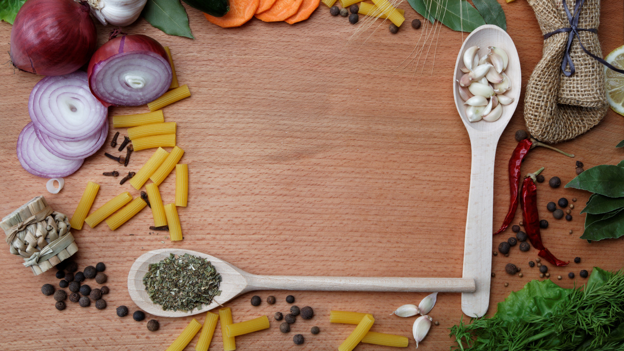 Brown Wooden Spoon With Assorted Spices. Wallpaper in 1280x720 Resolution