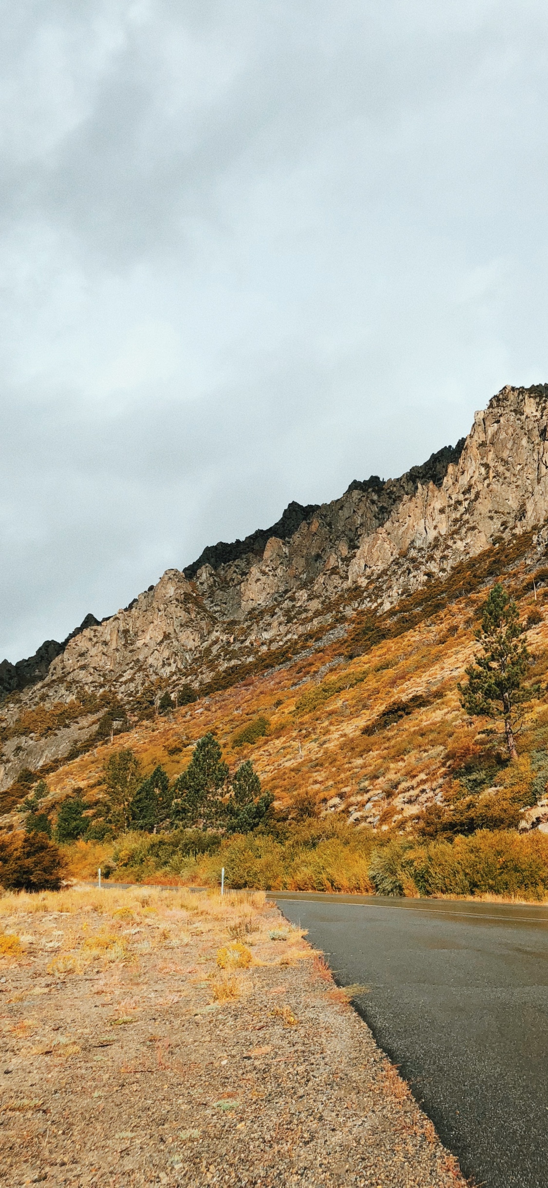 Carretera, Las Formaciones Montañosas, Highland, la Superficie de la Carretera, Pendiente. Wallpaper in 1125x2436 Resolution