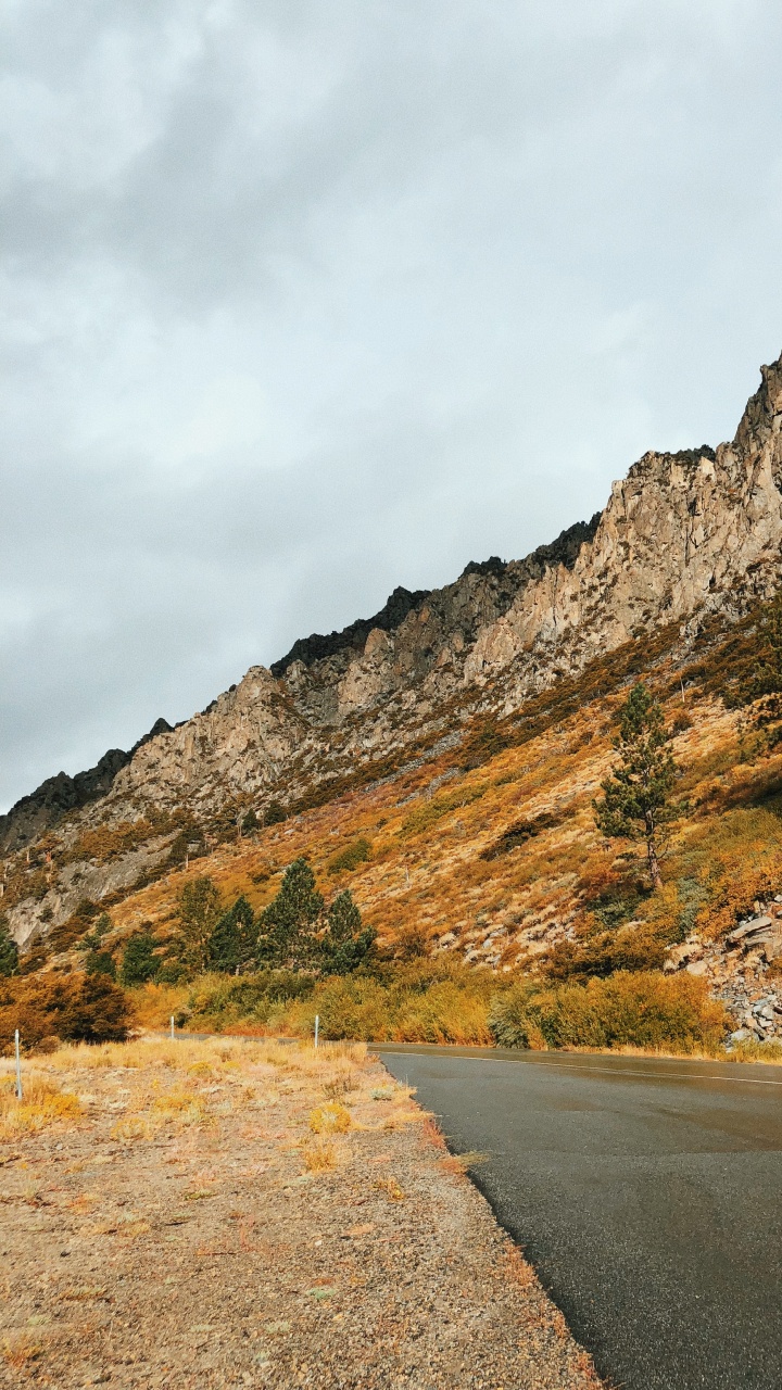 Carretera, Las Formaciones Montañosas, Highland, la Superficie de la Carretera, Pendiente. Wallpaper in 720x1280 Resolution
