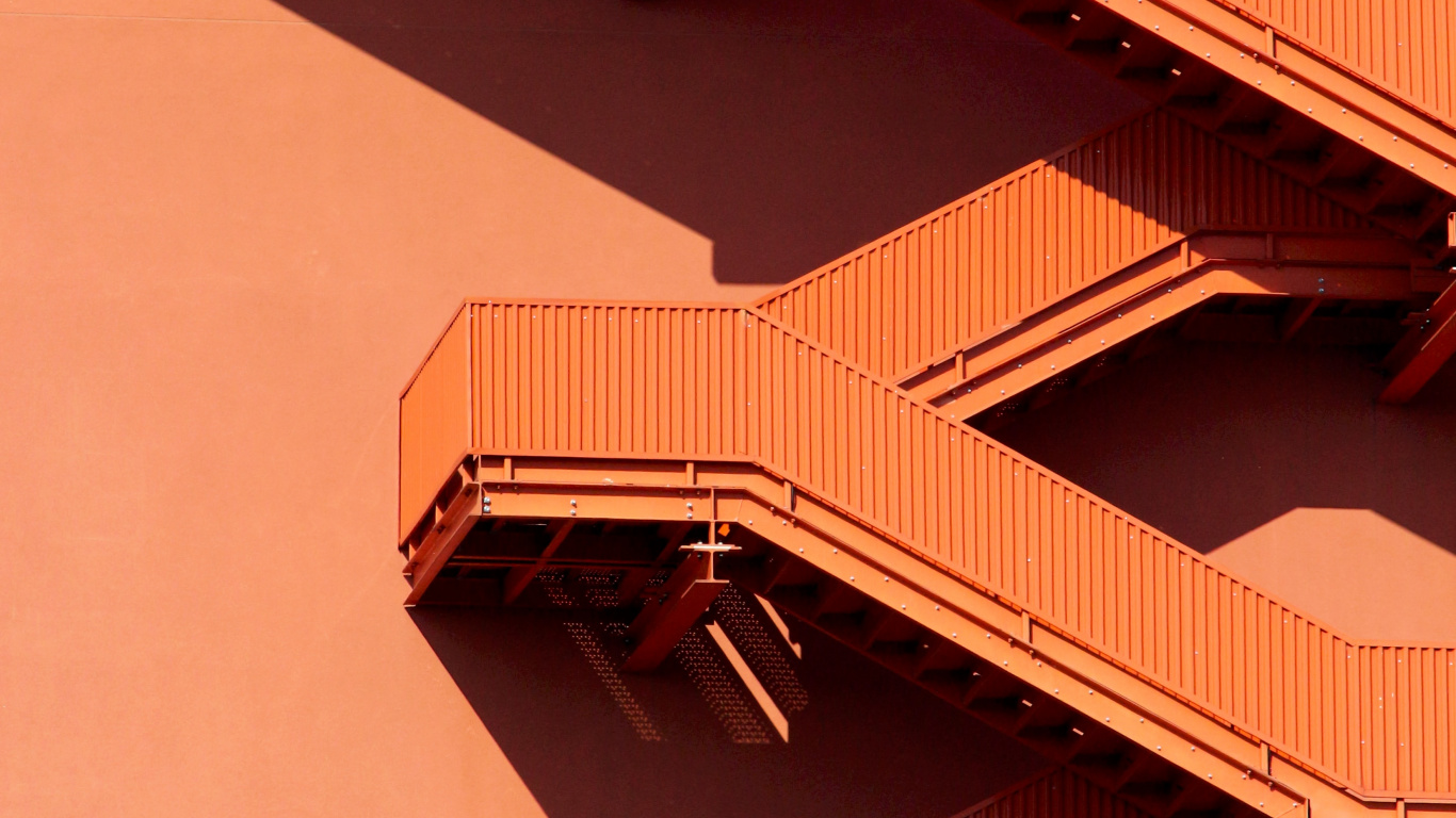 Braunes Betongebäude Tagsüber. Wallpaper in 1366x768 Resolution