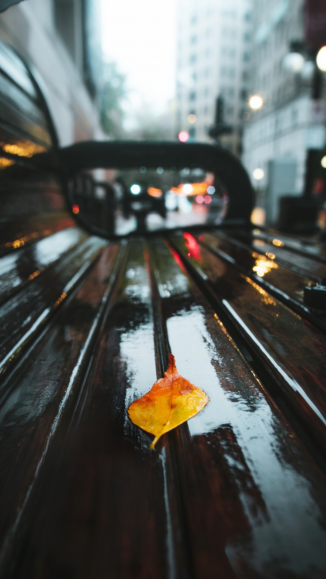 Flèche Jaune Sur la Route Pendant la Journée. Wallpaper in 1080x1920 Resolution
