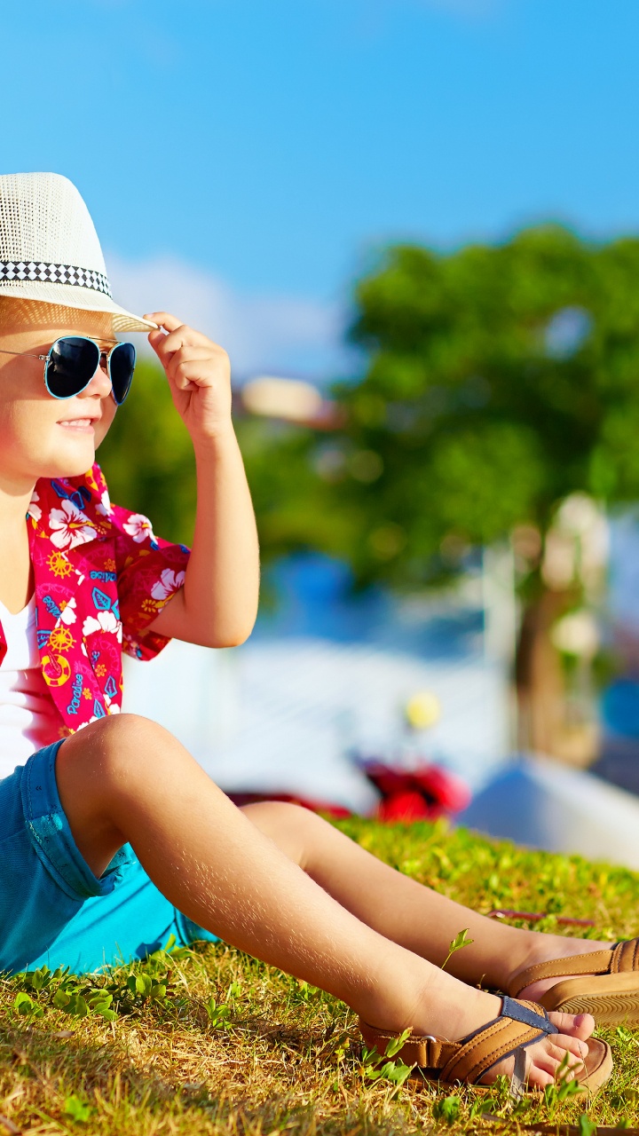 Gras, Sommer, Gelb, Junge, Kleidung. Wallpaper in 720x1280 Resolution