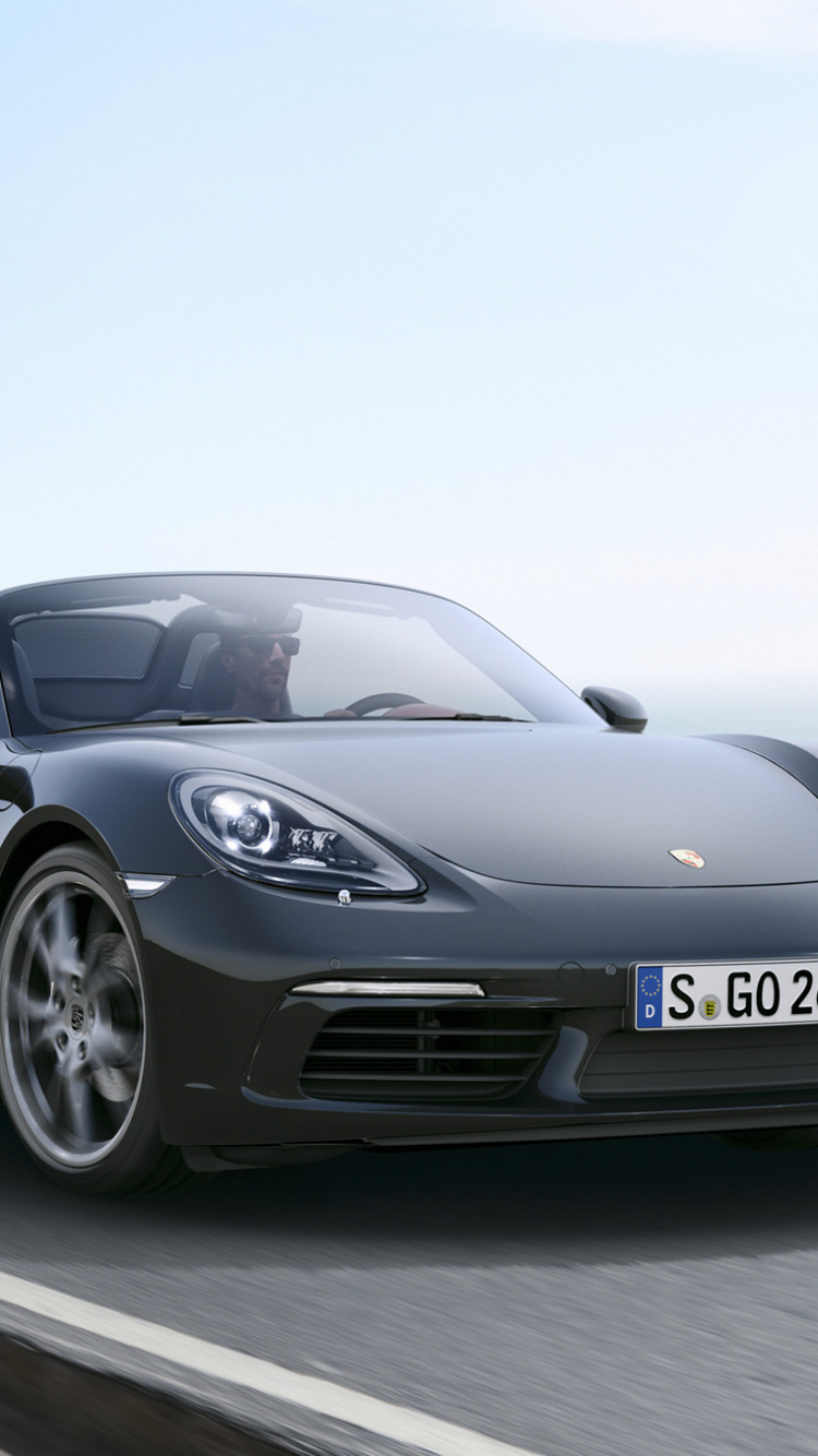 Porsche 911 Noire Sur Route Pendant la Journée. Wallpaper in 750x1334 Resolution