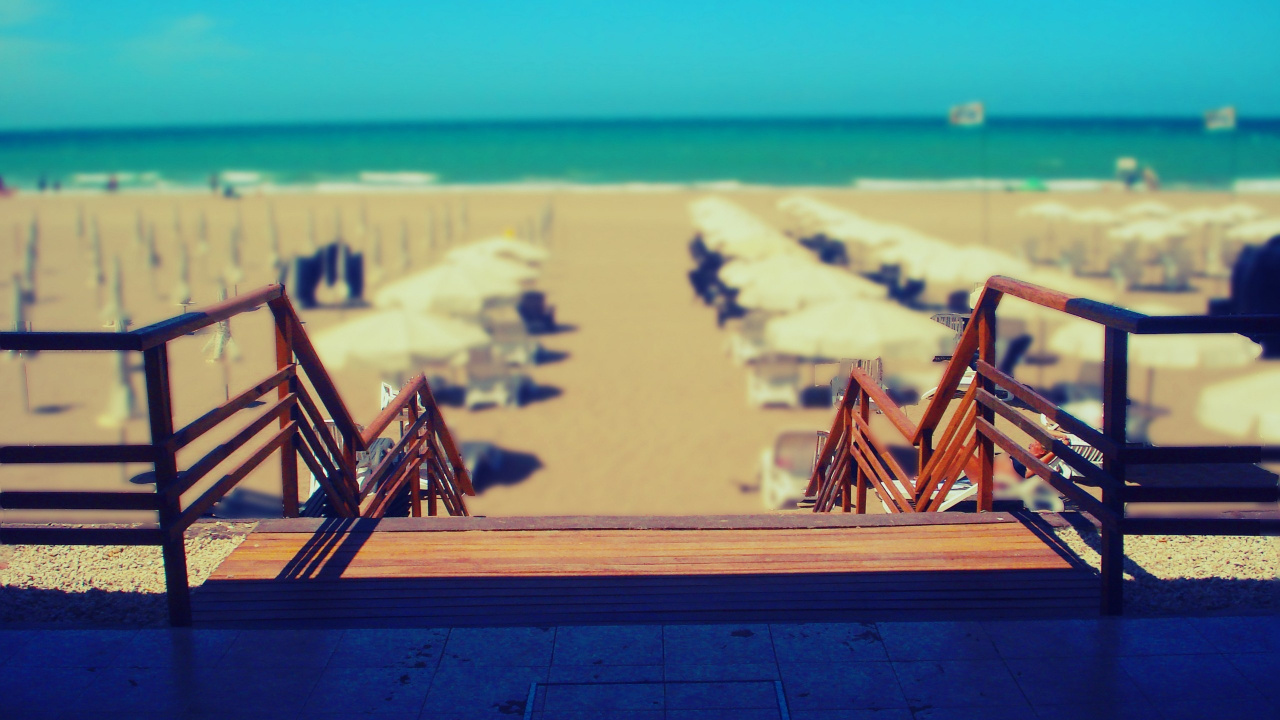Sillón de Madera Marrón en el Muelle de Madera Marrón Durante el Día. Wallpaper in 1280x720 Resolution