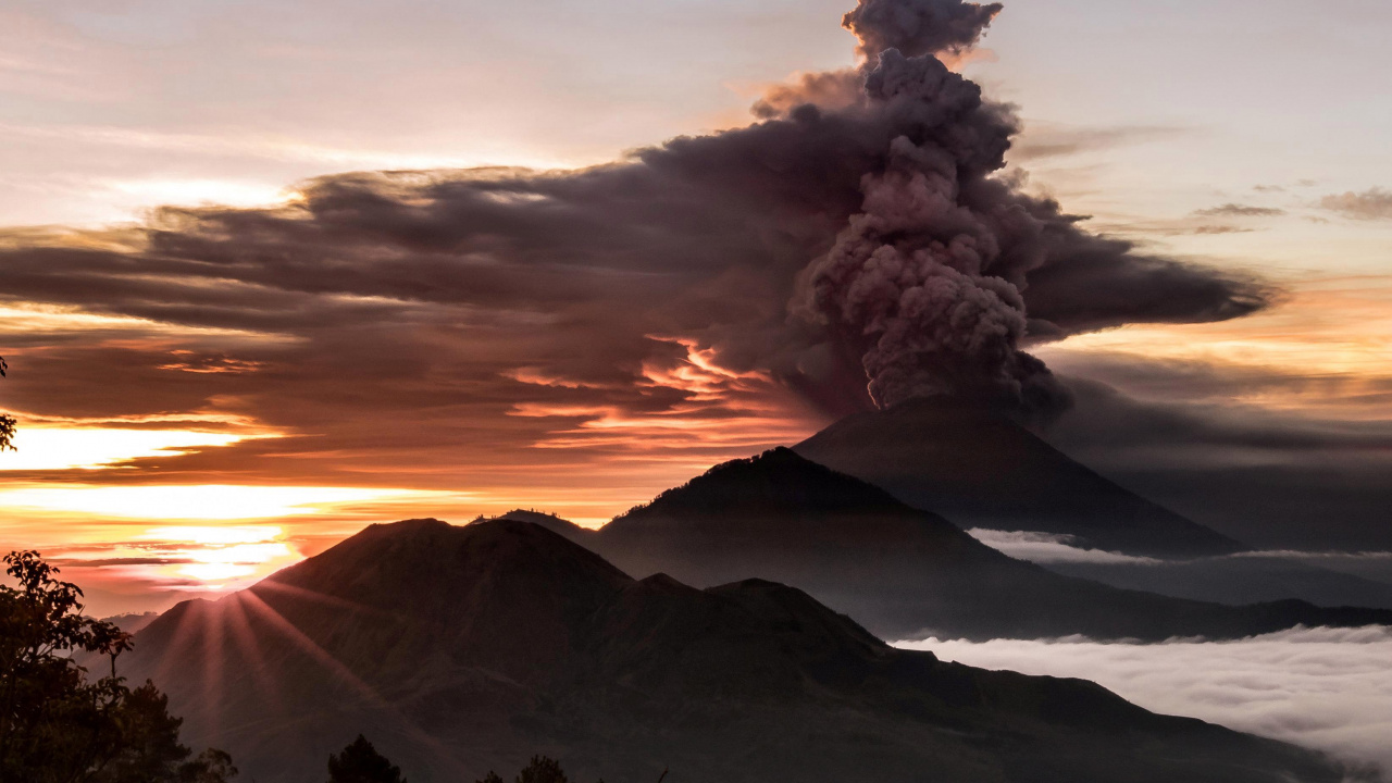 Black and White Mountain Under White Clouds During Sunset. Wallpaper in 1280x720 Resolution