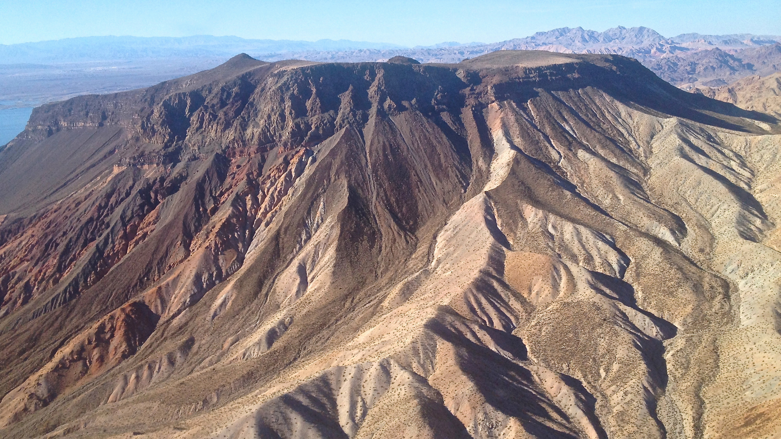 Brown Rocky Mountain Under Blue Sky During Daytime. Wallpaper in 2560x1440 Resolution