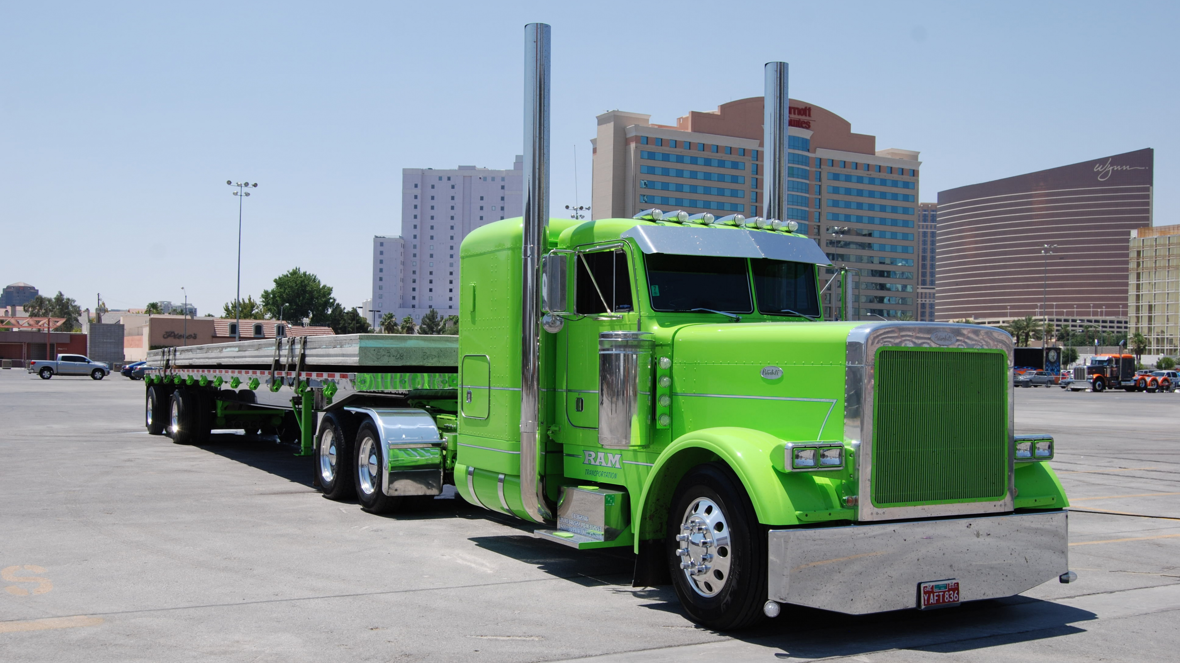 Green Freight Truck on Road During Daytime. Wallpaper in 3840x2160 Resolution