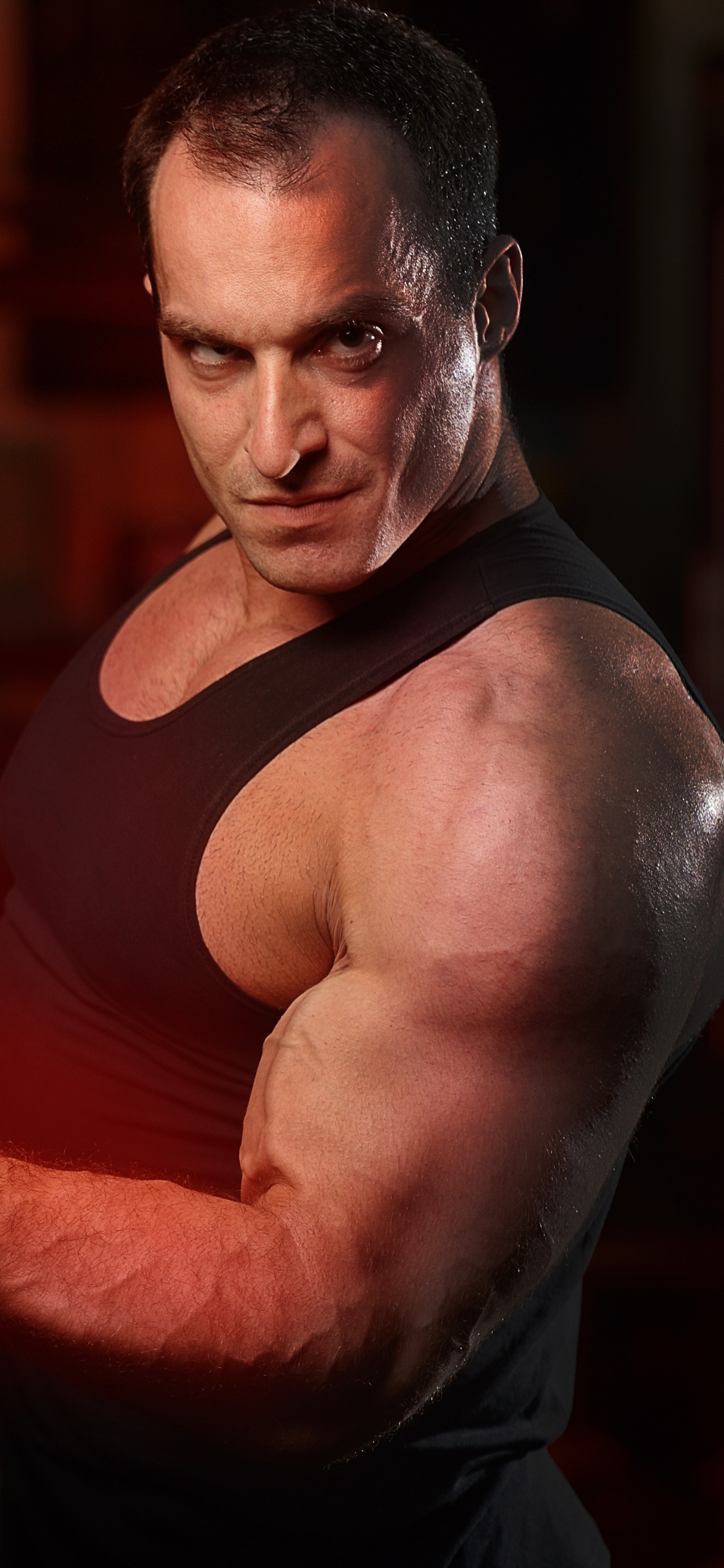 Muscle, Bras, L'homme, Obscurité, Cheveu. Wallpaper in 1125x2436 Resolution