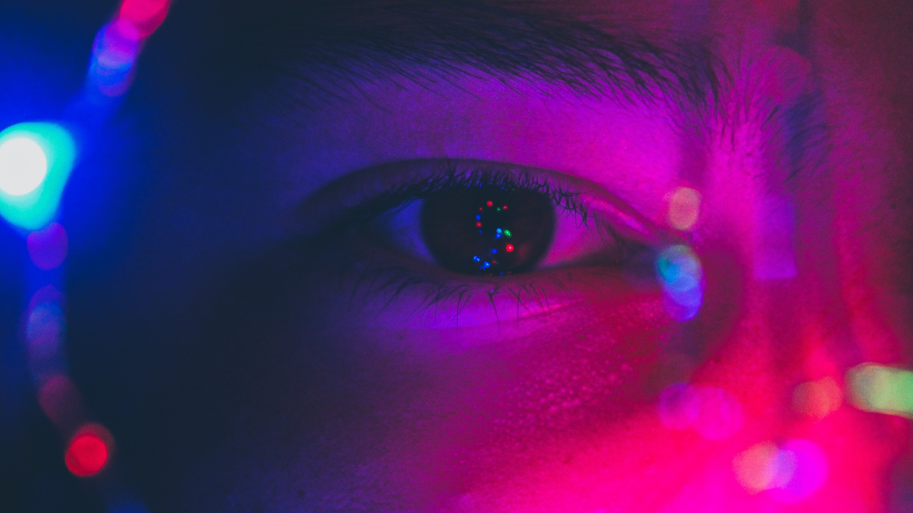 Persons Eye With Purple and Pink Eye. Wallpaper in 1280x720 Resolution