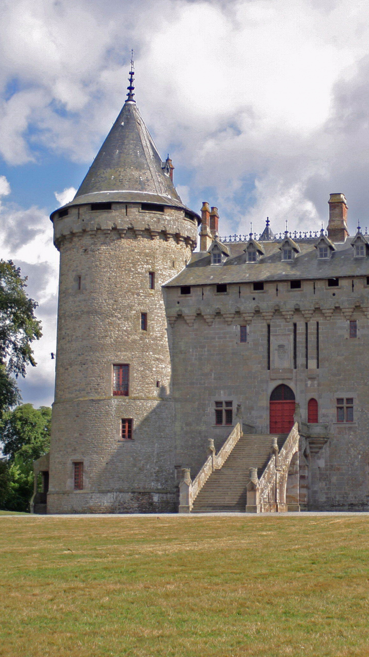 Brown Concrete Castle Under White Sky During Daytime. Wallpaper in 750x1334 Resolution