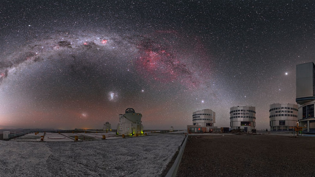 White and Gray Building Under Starry Night. Wallpaper in 1280x720 Resolution