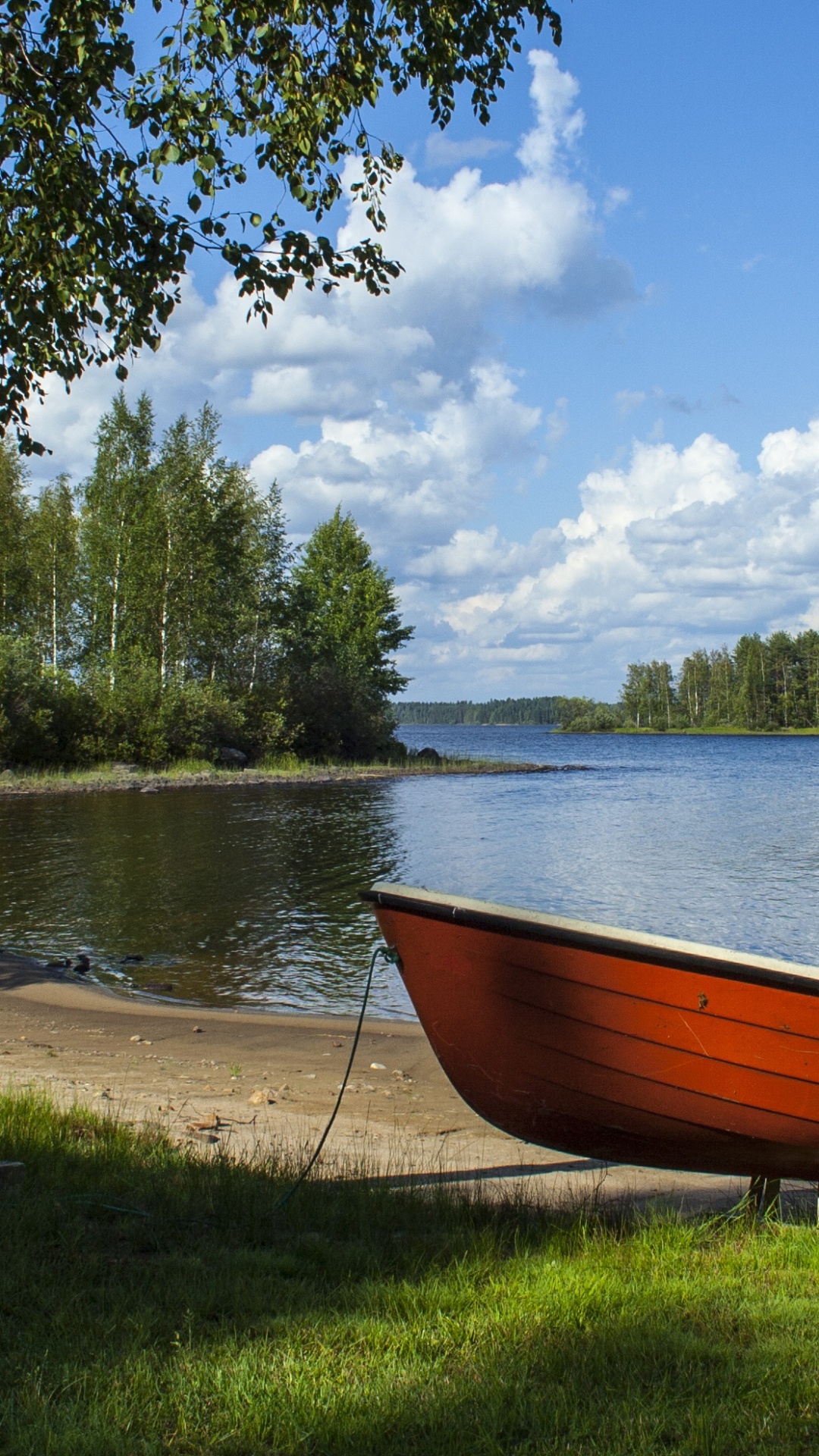 Brown Boat on Lake Shore During Daytime. Wallpaper in 1080x1920 Resolution