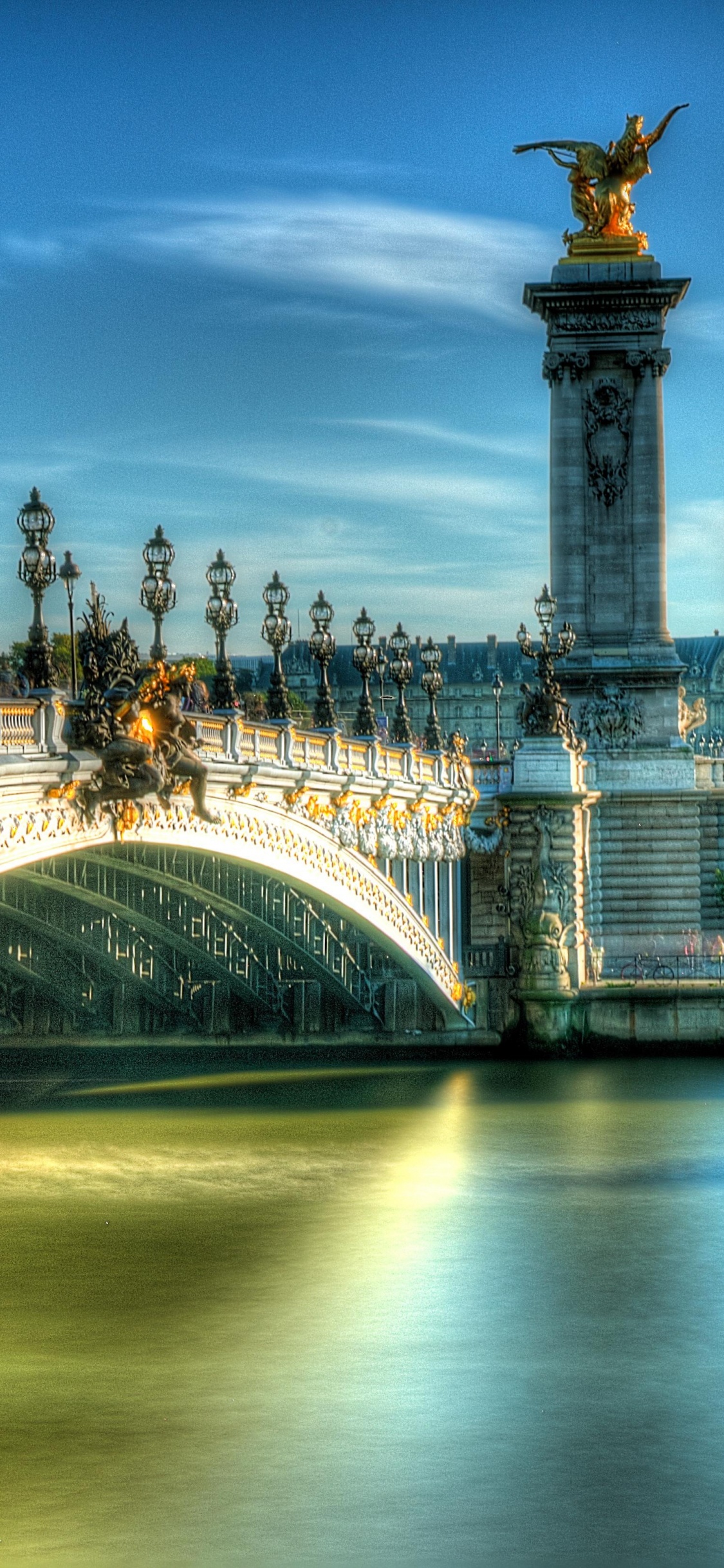 Pont en Béton Blanc Au-dessus de la Rivière Pendant la Journée. Wallpaper in 1125x2436 Resolution