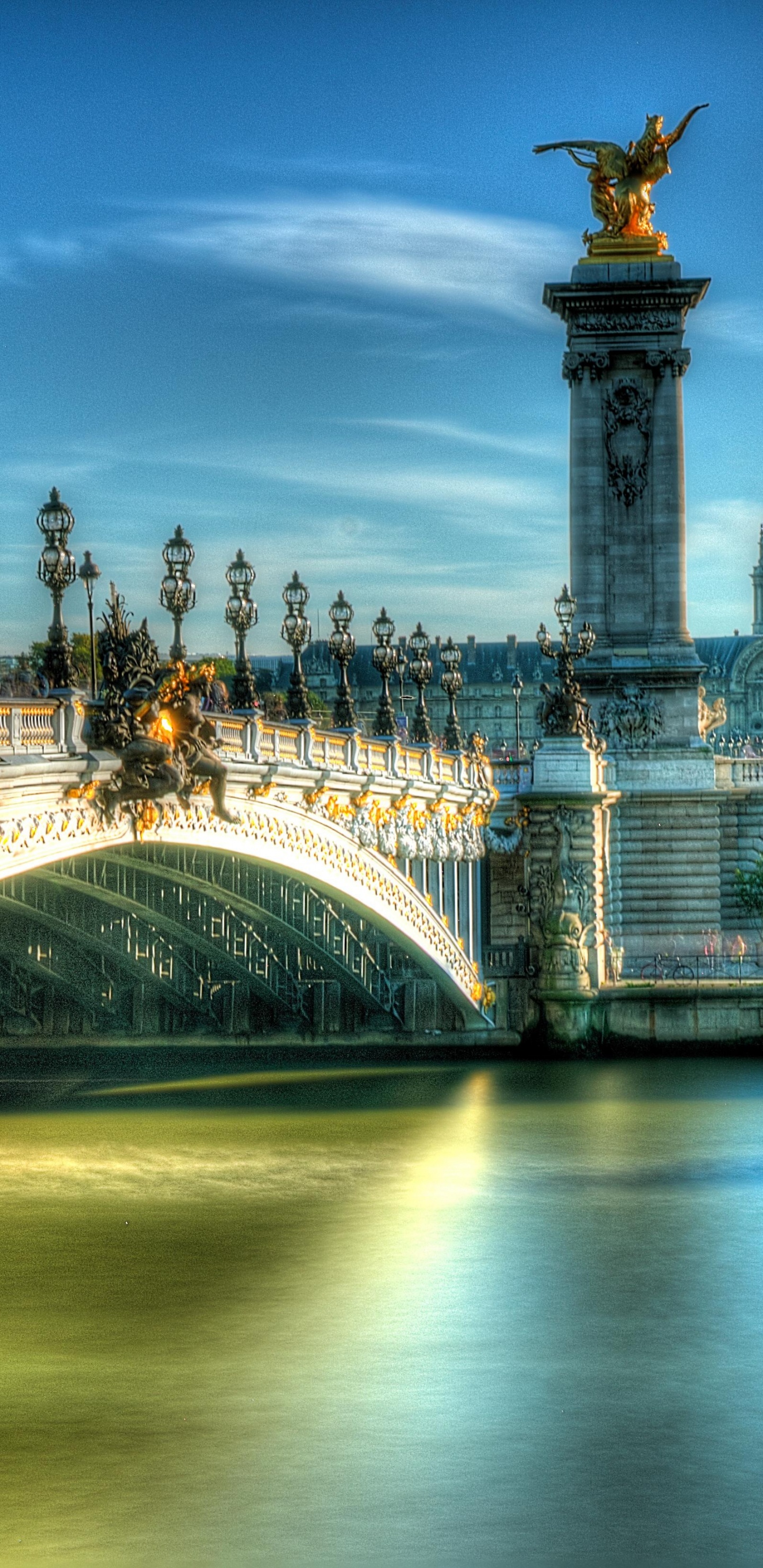 Weiße Betonbrücke Über Den Fluss Tagsüber. Wallpaper in 1440x2960 Resolution