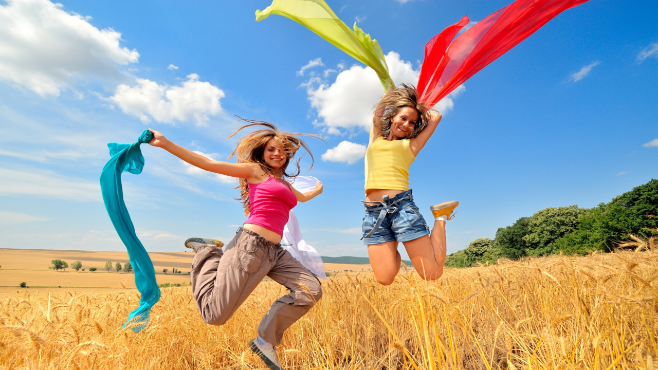 Bonheur, Amusement, Saut, L'herbe de la Famille, Été. Wallpaper in 1280x720 Resolution