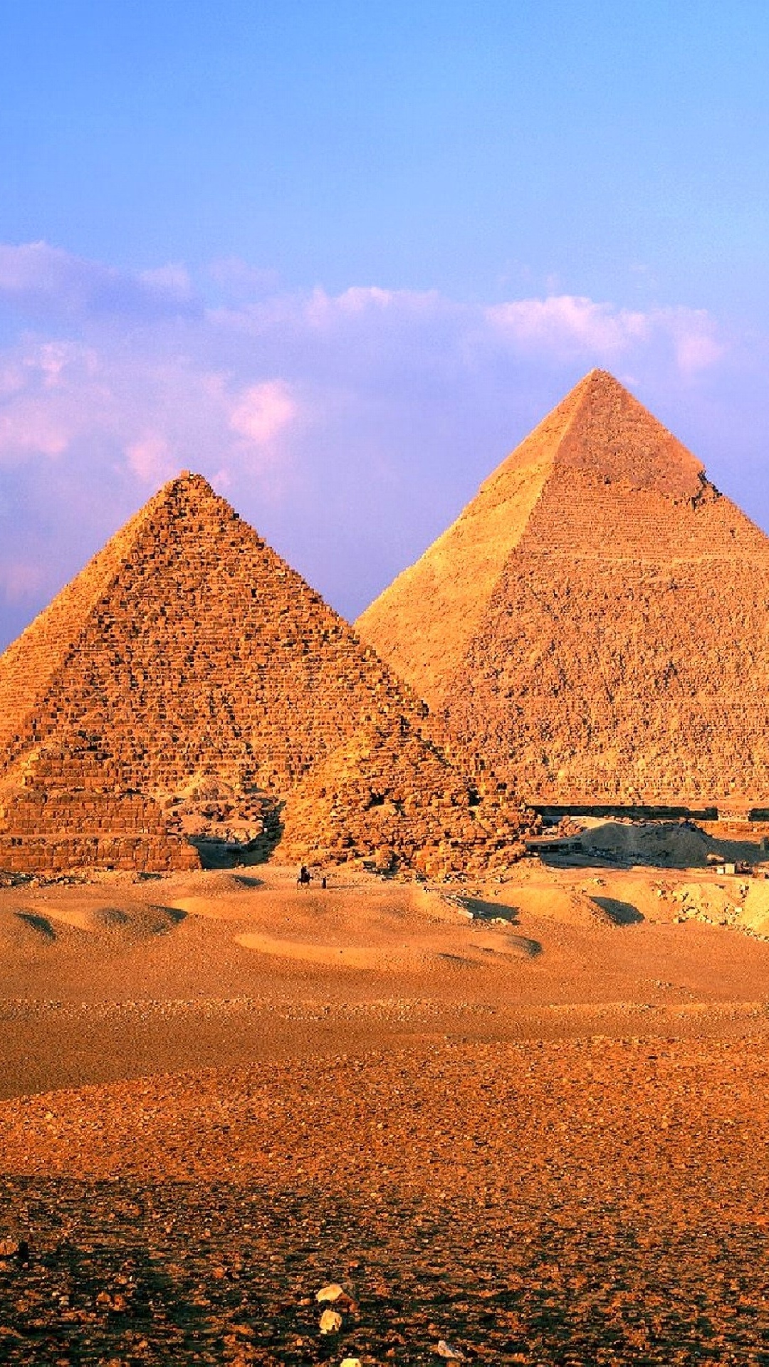 Braune Pyramide Auf Braunem Sand Unter Blauem Himmel Tagsüber. Wallpaper in 1080x1920 Resolution