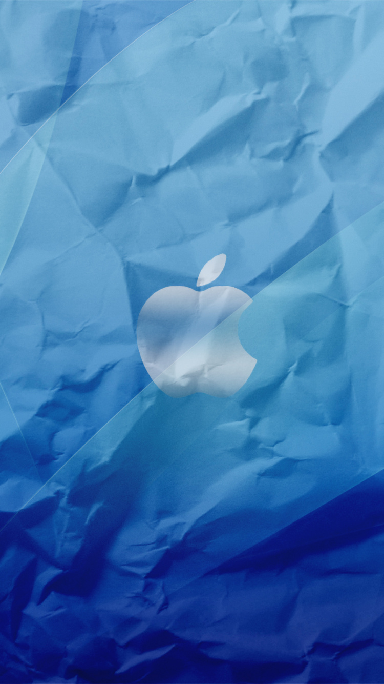 Ornement en Forme de Coeur Blanc Sur Textile Bleu. Wallpaper in 750x1334 Resolution