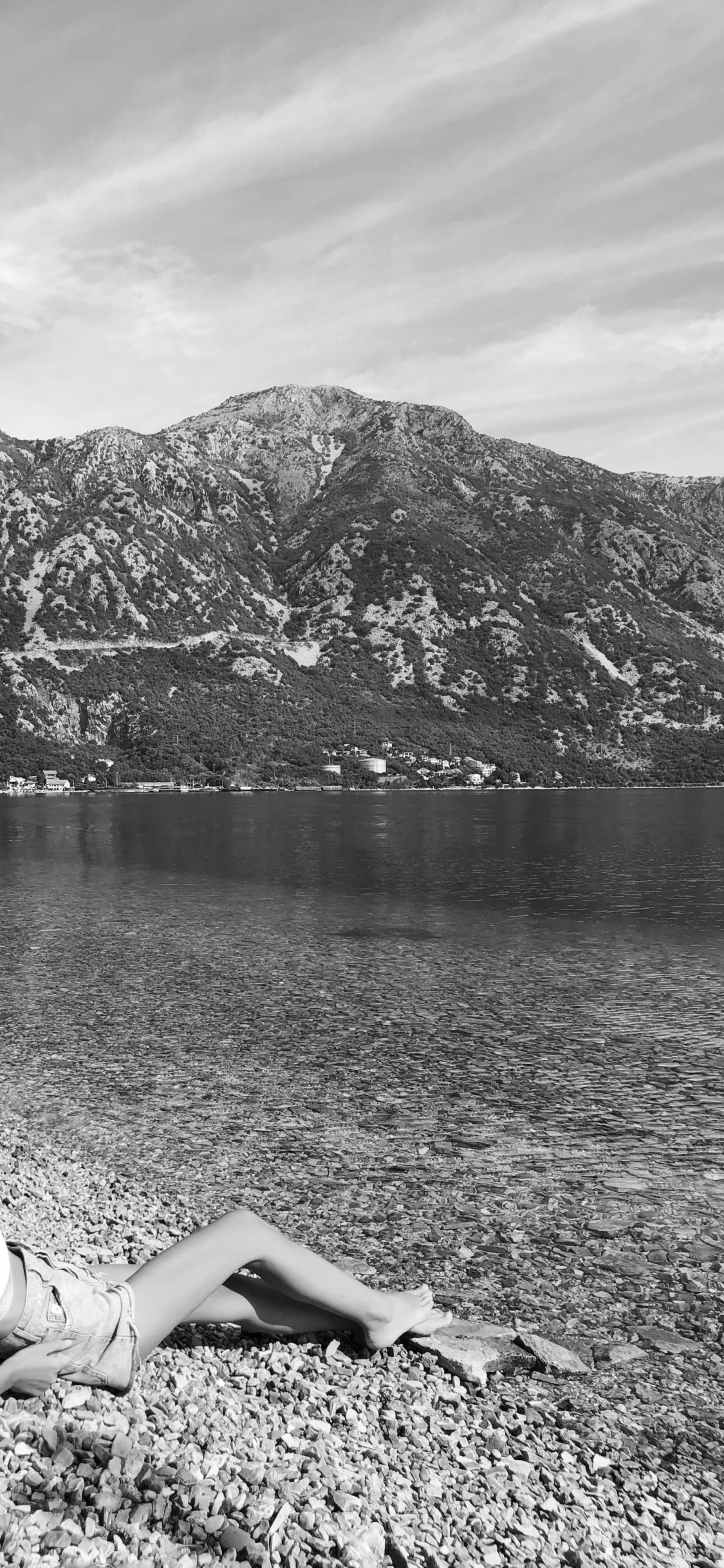 Wasser, Bergigen Landschaftsformen, Hochland, Bergkette, See. Wallpaper in 1125x2436 Resolution