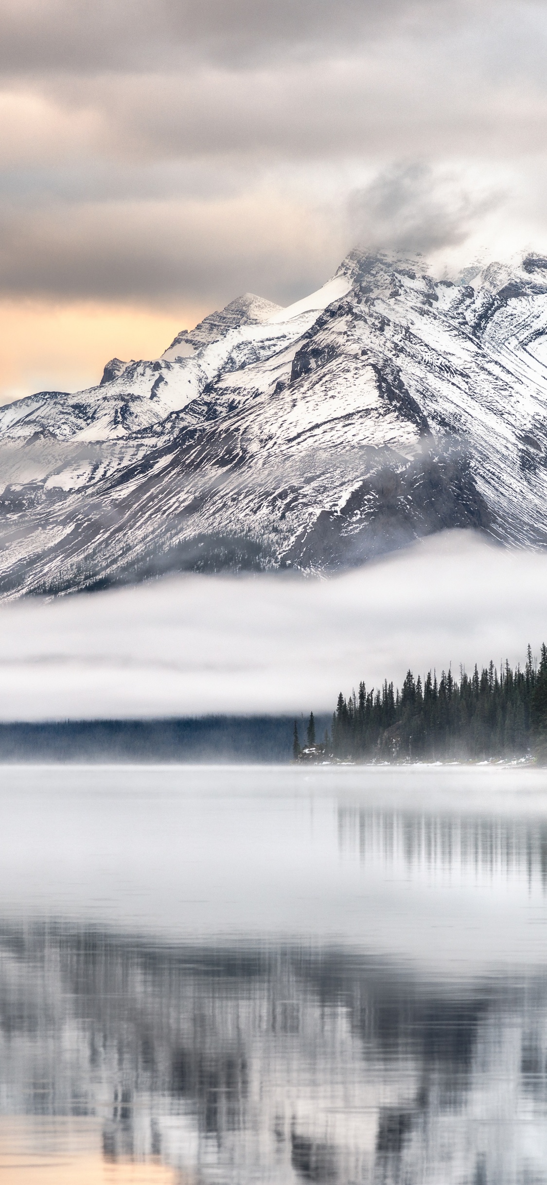 Alberta Canada Jaspe, Jasper, Lac Moab, L'Esprit De L'Île, Lac Pyramidal. Wallpaper in 1125x2436 Resolution