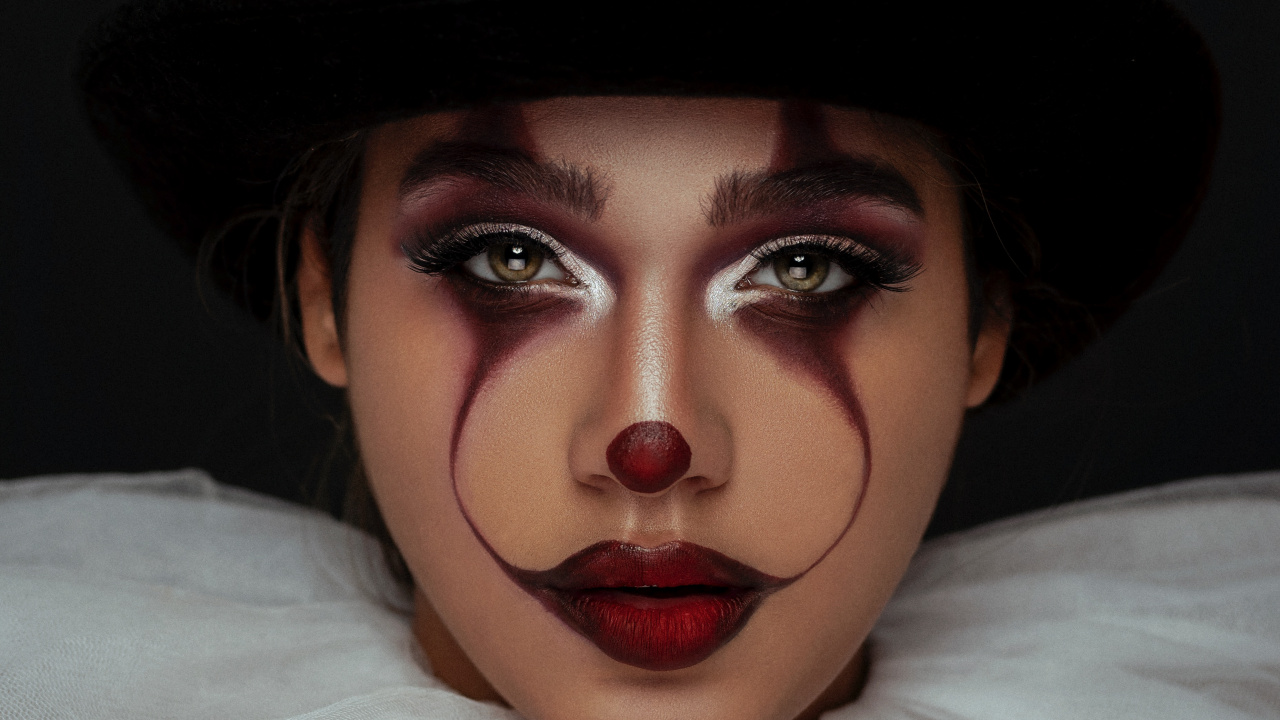 Mujer Con Sombrero Negro y Camisa Blanca. Wallpaper in 1280x720 Resolution