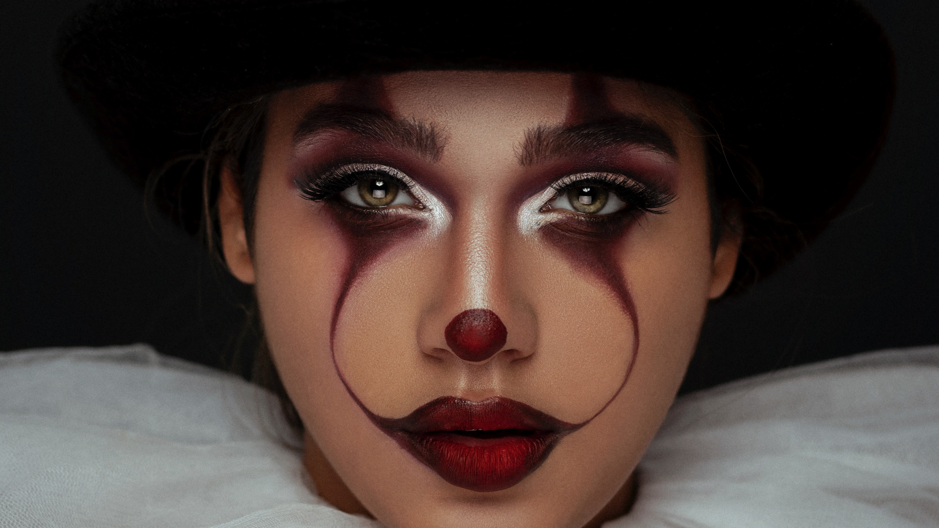 Mujer Con Sombrero Negro y Camisa Blanca. Wallpaper in 1920x1080 Resolution