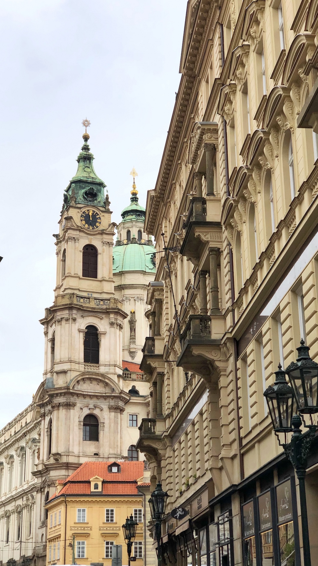 Praga, Ventana, Arquitectura, Fachada, Barrio. Wallpaper in 1080x1920 Resolution