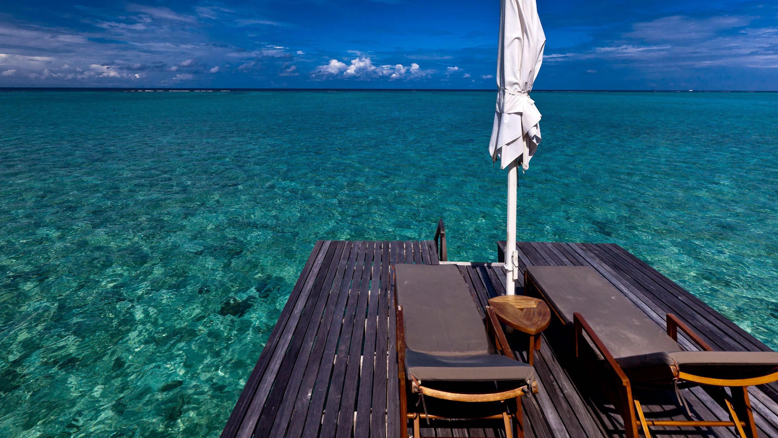 Brown Wooden Dock on Blue Sea Under Blue Sky During Daytime. Wallpaper in 2560x1440 Resolution