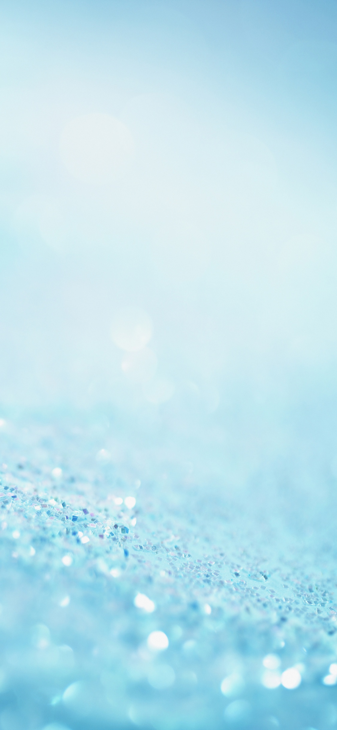 Gouttelettes D'eau Sur la Surface Bleue. Wallpaper in 1125x2436 Resolution