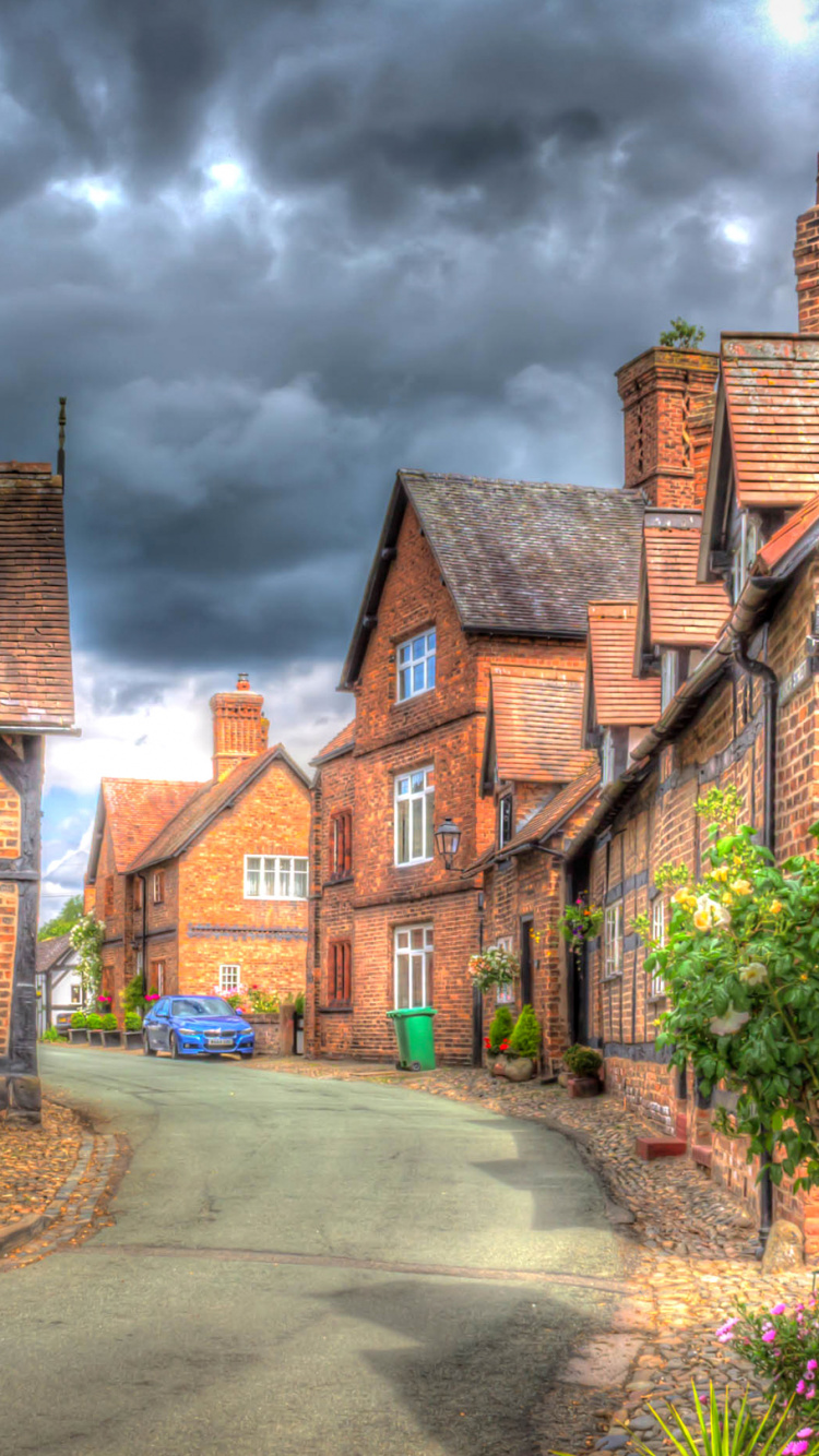 Casas de Ladrillo Marrón Cerca de Árboles Verdes Bajo un Cielo Nublado Durante el Día. Wallpaper in 750x1334 Resolution