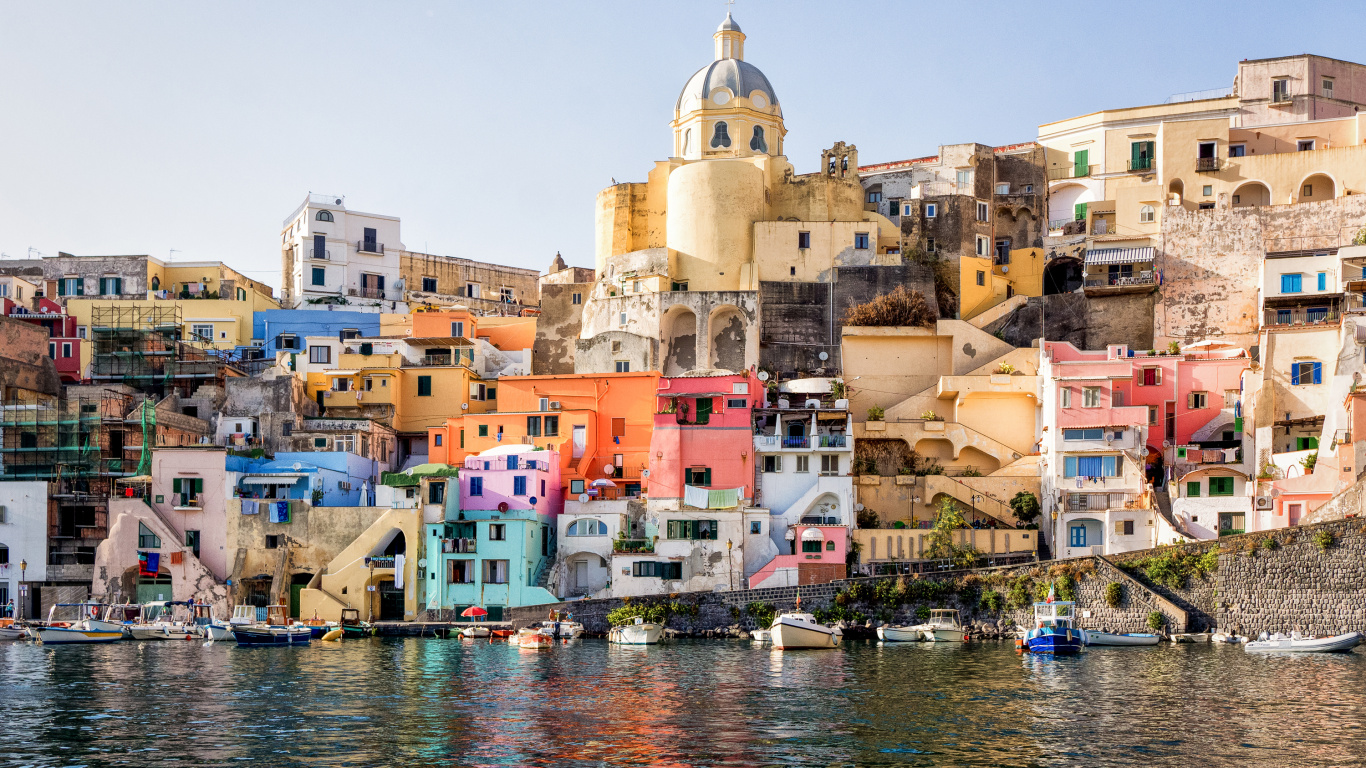 Body of Water Near Buildings During Daytime. Wallpaper in 1366x768 Resolution