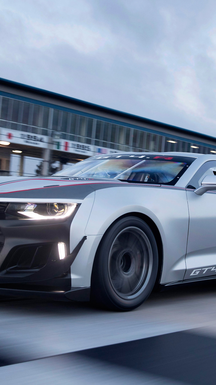 Weißer Porsche 911 Auf Grauer Straße. Wallpaper in 750x1334 Resolution