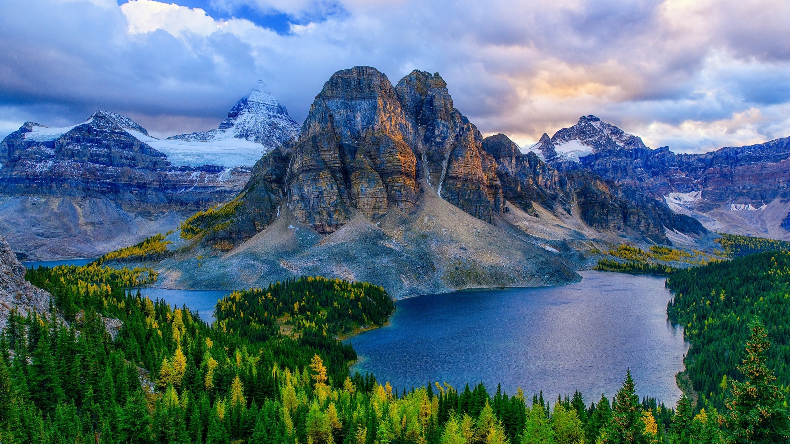 Green Trees Near Body of Water and Mountain Under White Clouds and Blue Sky During Daytime. Wallpaper in 2560x1440 Resolution